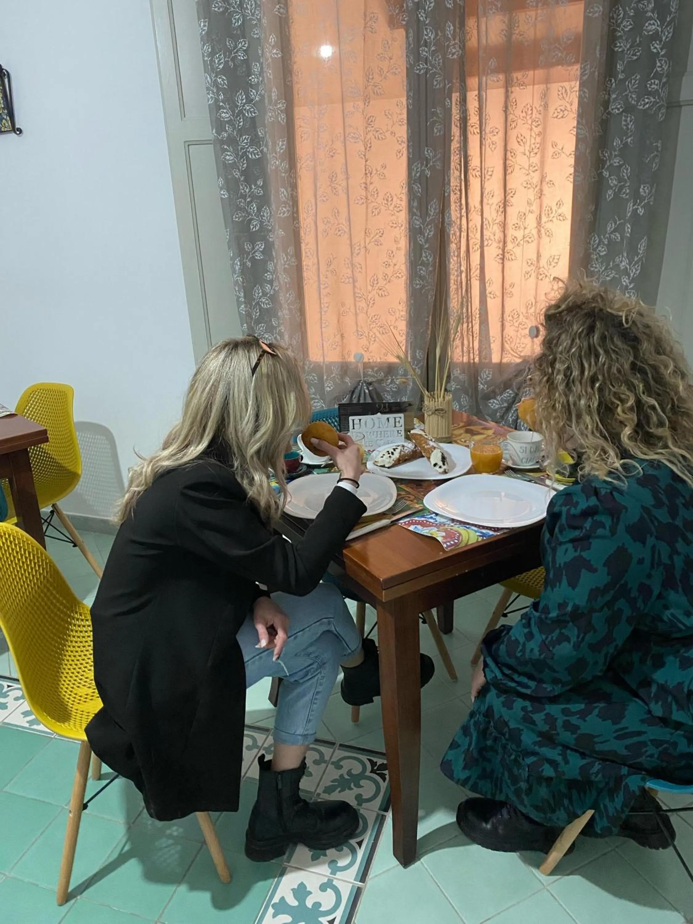 People in Le 5 Torri