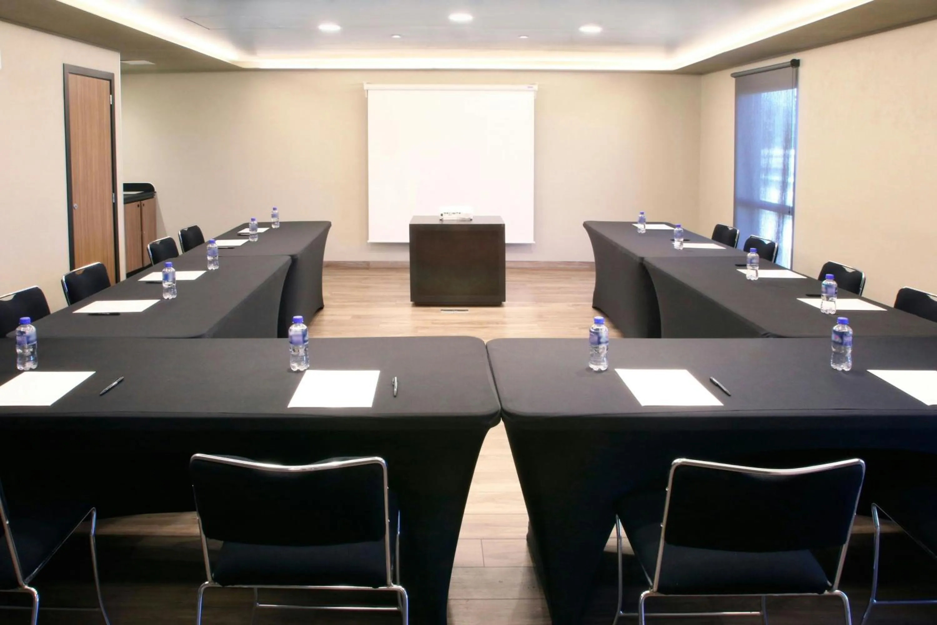 Meeting/conference room in City Express Plus by Marriott Tampico