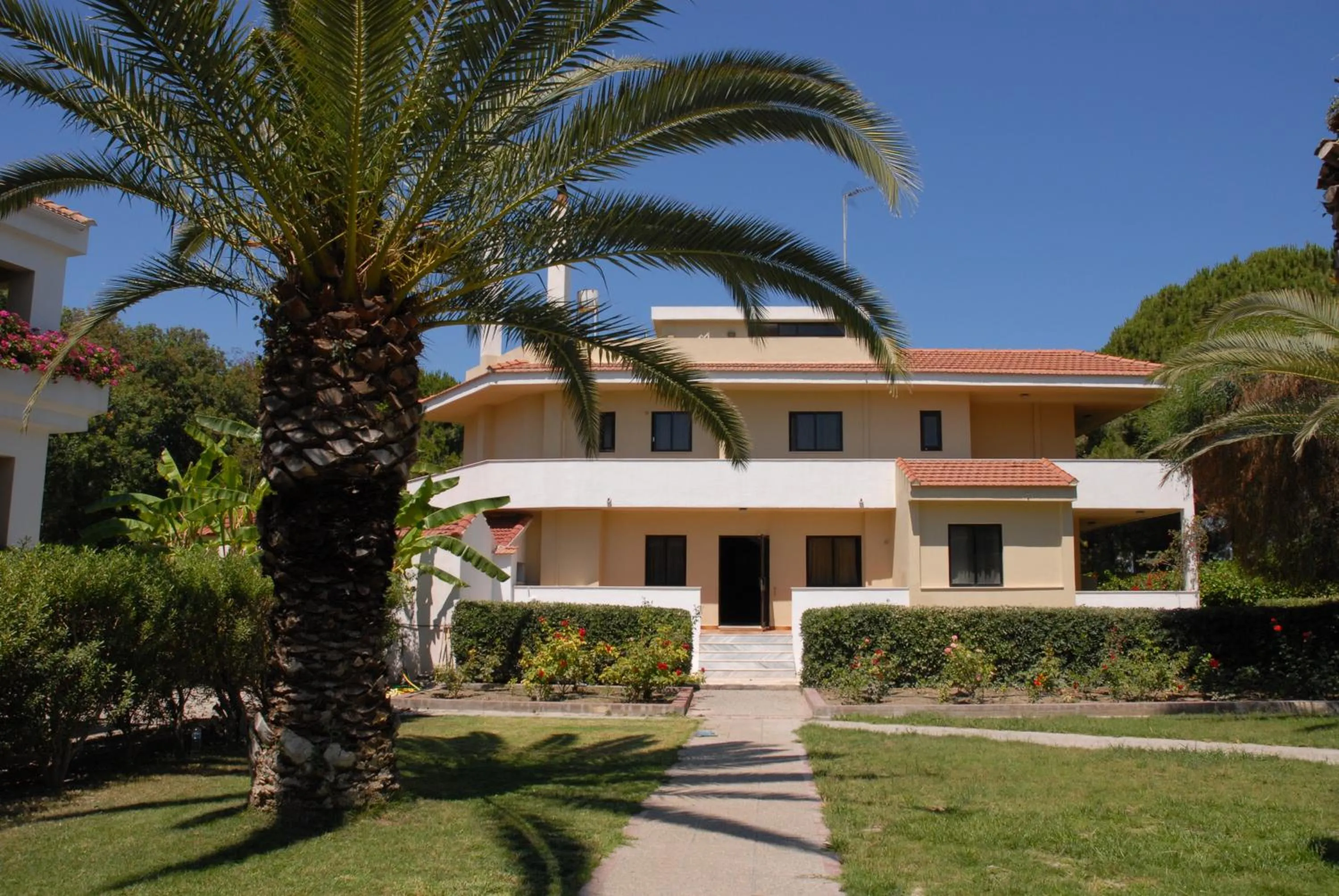 Facade/entrance in Niki Hotel Apartments