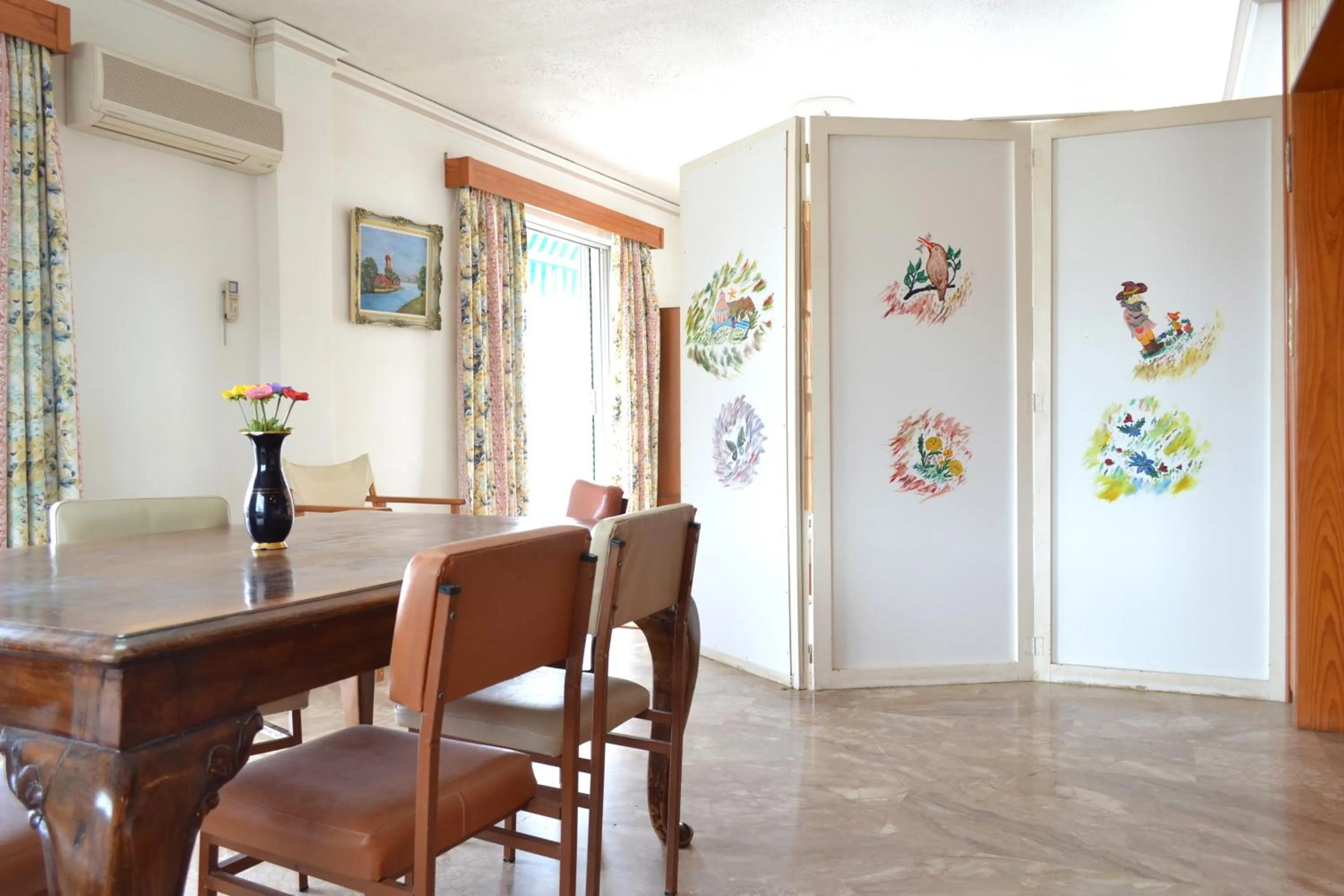 Dining area in Oniro Apartments