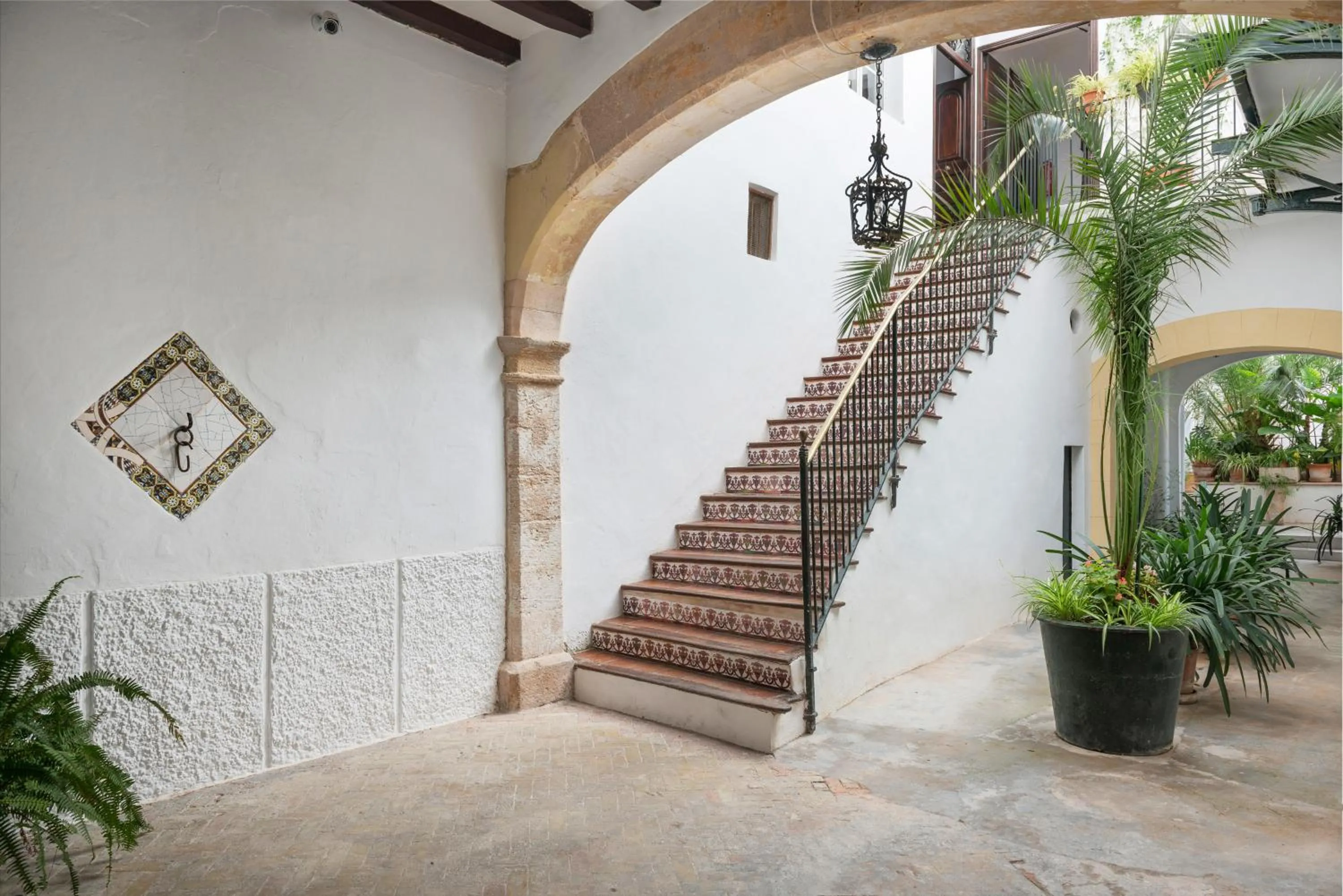 Facade/entrance in Hostal Pons