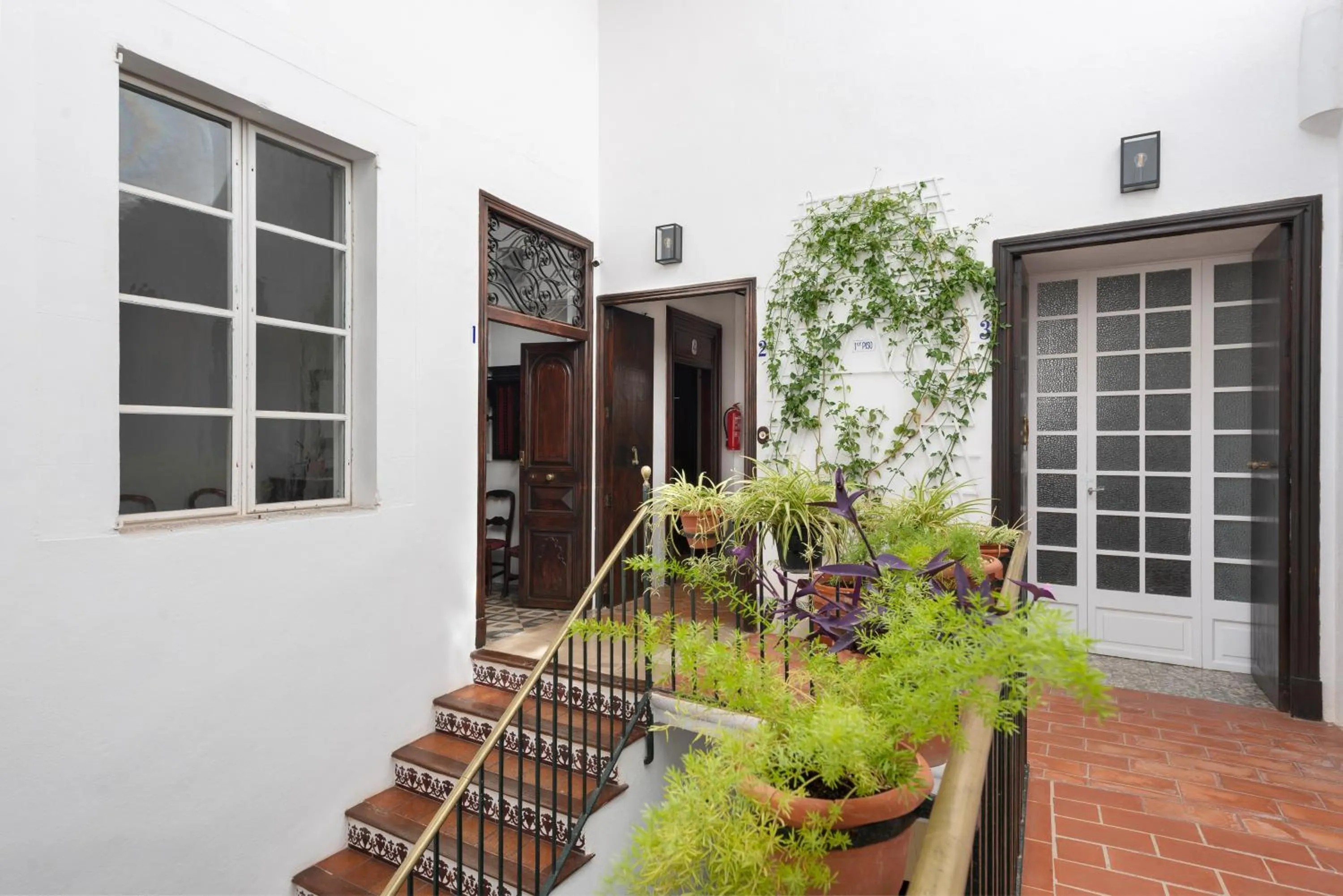 Facade/entrance in Hostal Pons