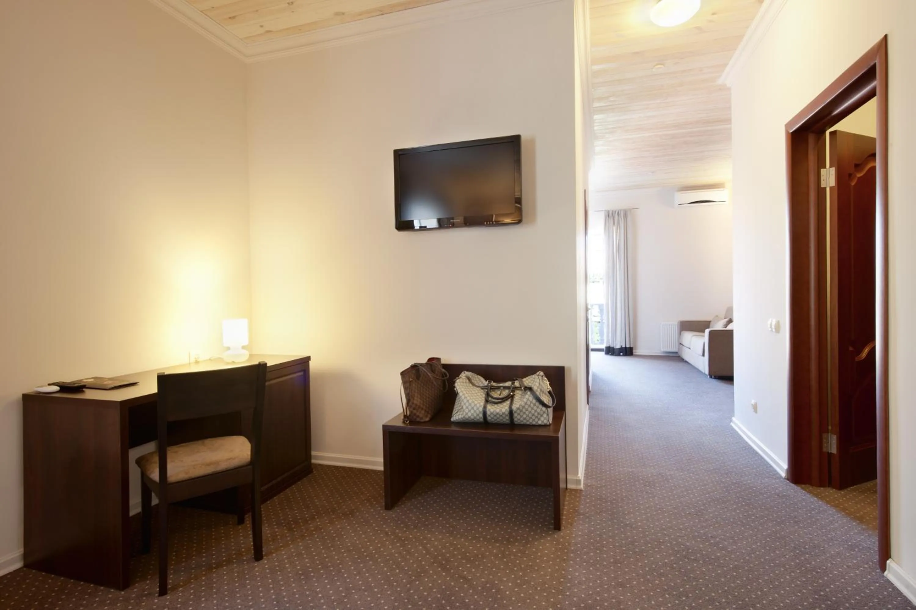 Photo of the whole room in Geneva Resort Hotel