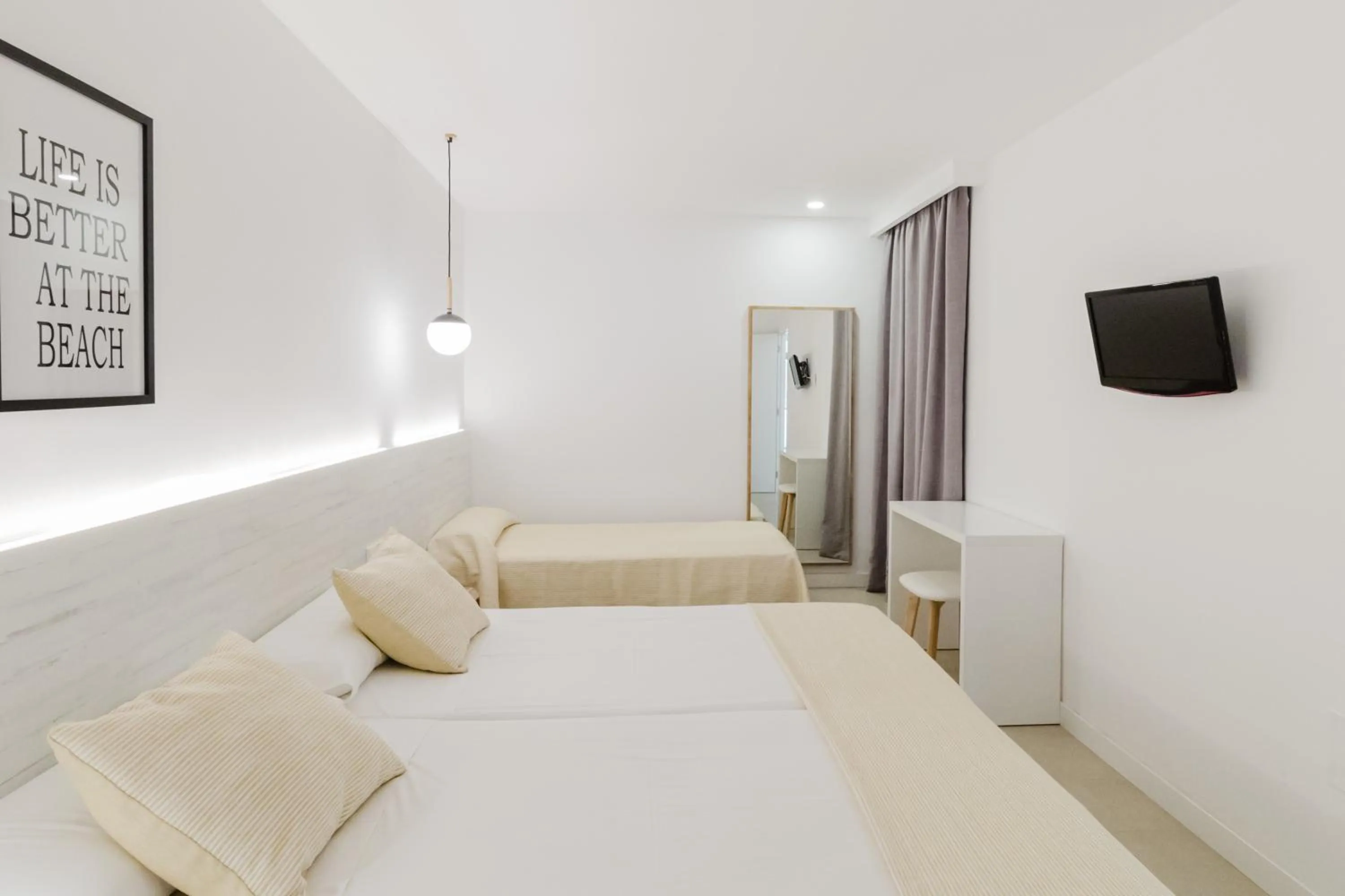 Bedroom, Bed in Apartamentos Es Pujols - Emar Hotels