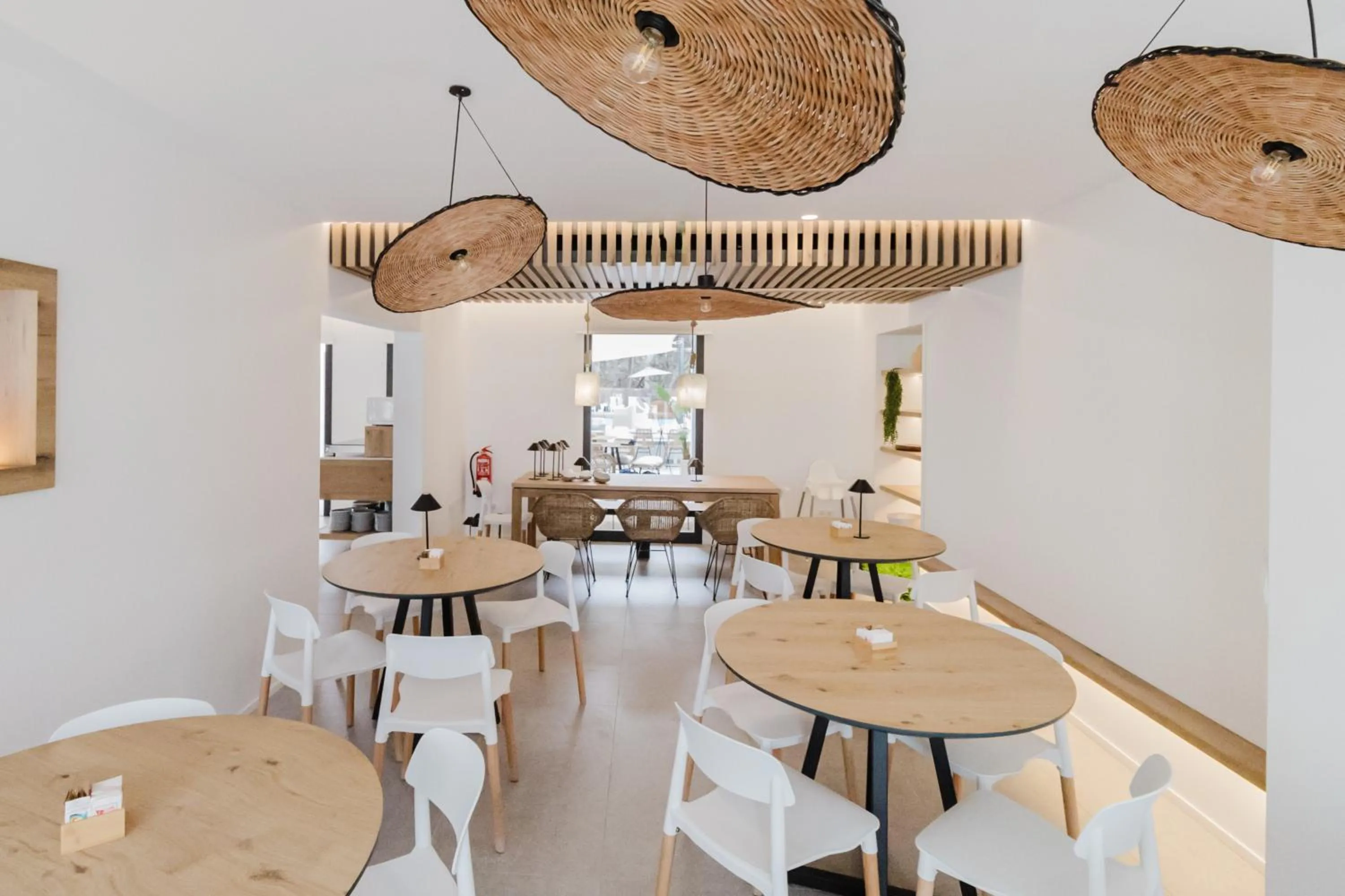 Restaurant/places to eat in Apartamentos Es Pujols - Emar Hotels