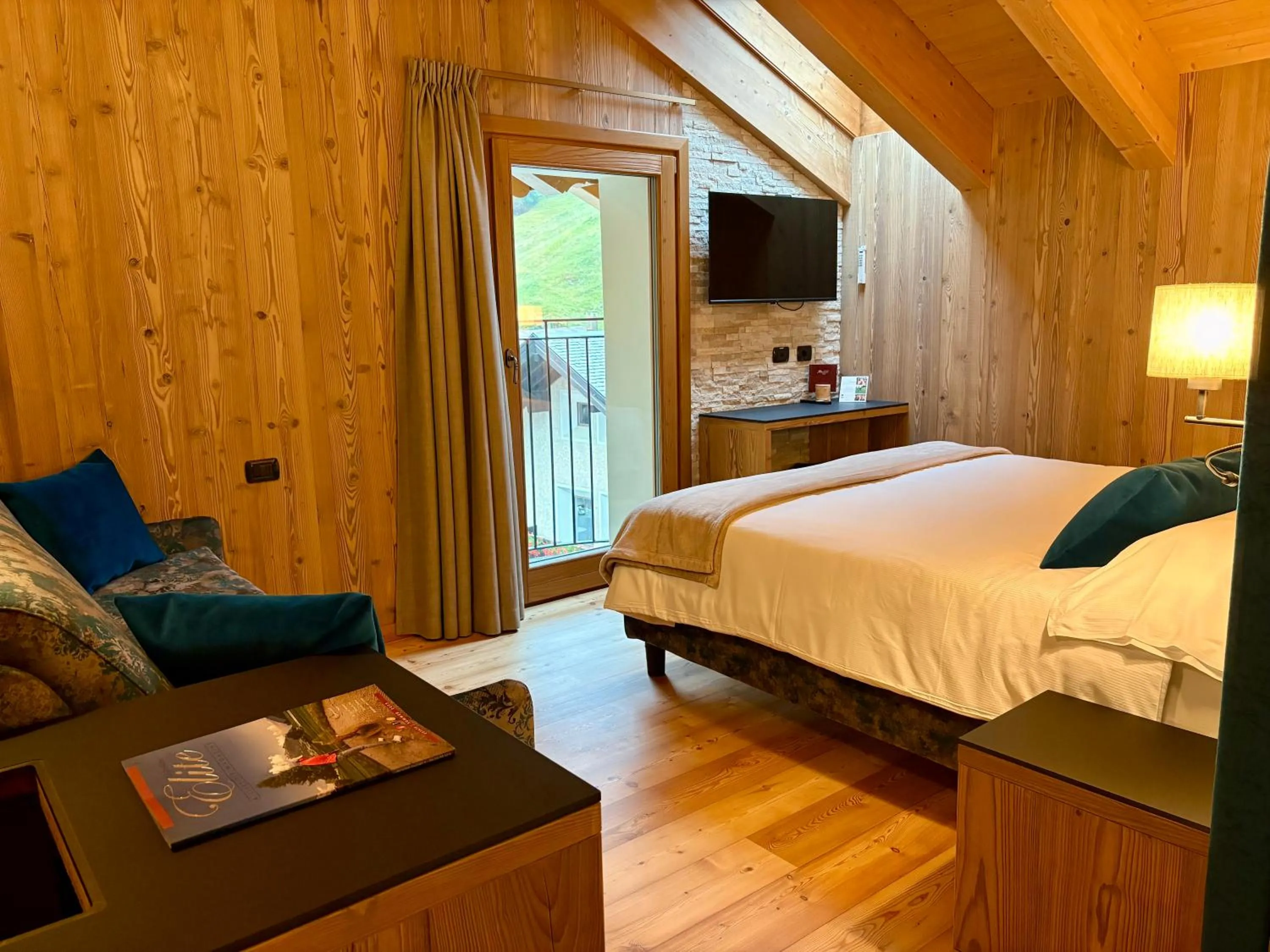 View (from property/room), Bed in Hotel Pedranzini