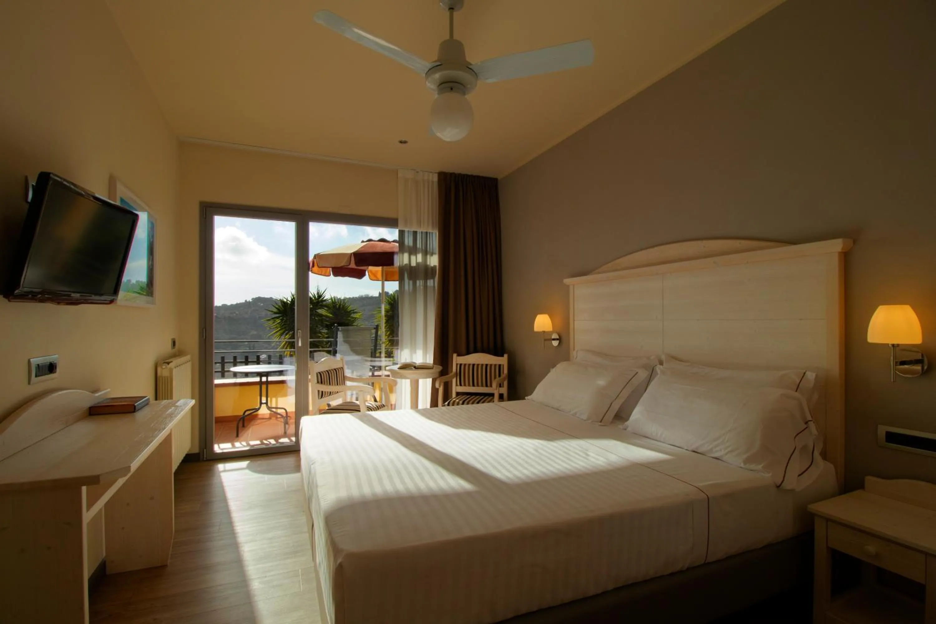 View (from property/room), Bed in Hotel Liliana Diano Marina