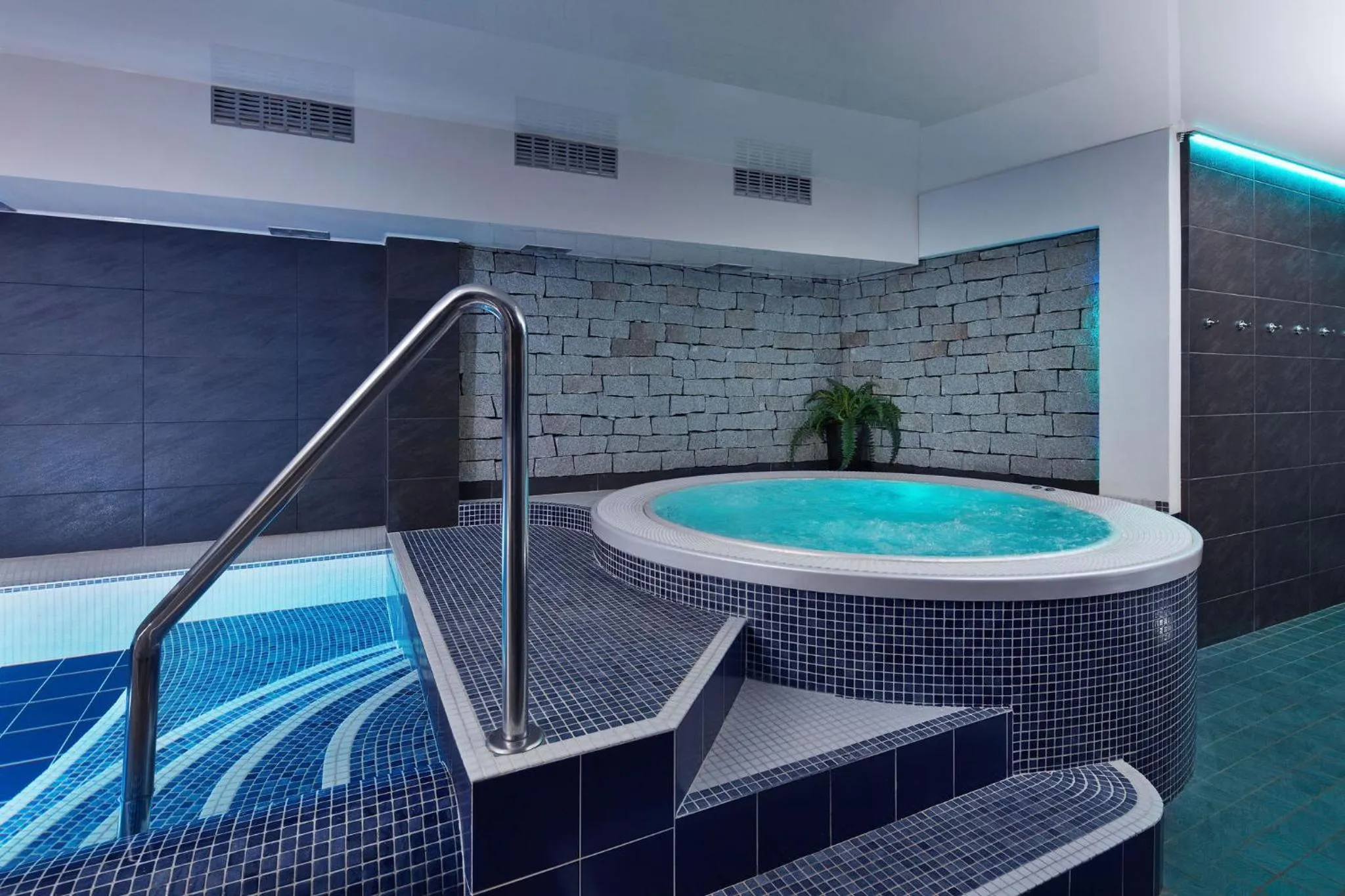 Hot Tub in Hotel Slunný Dvůr