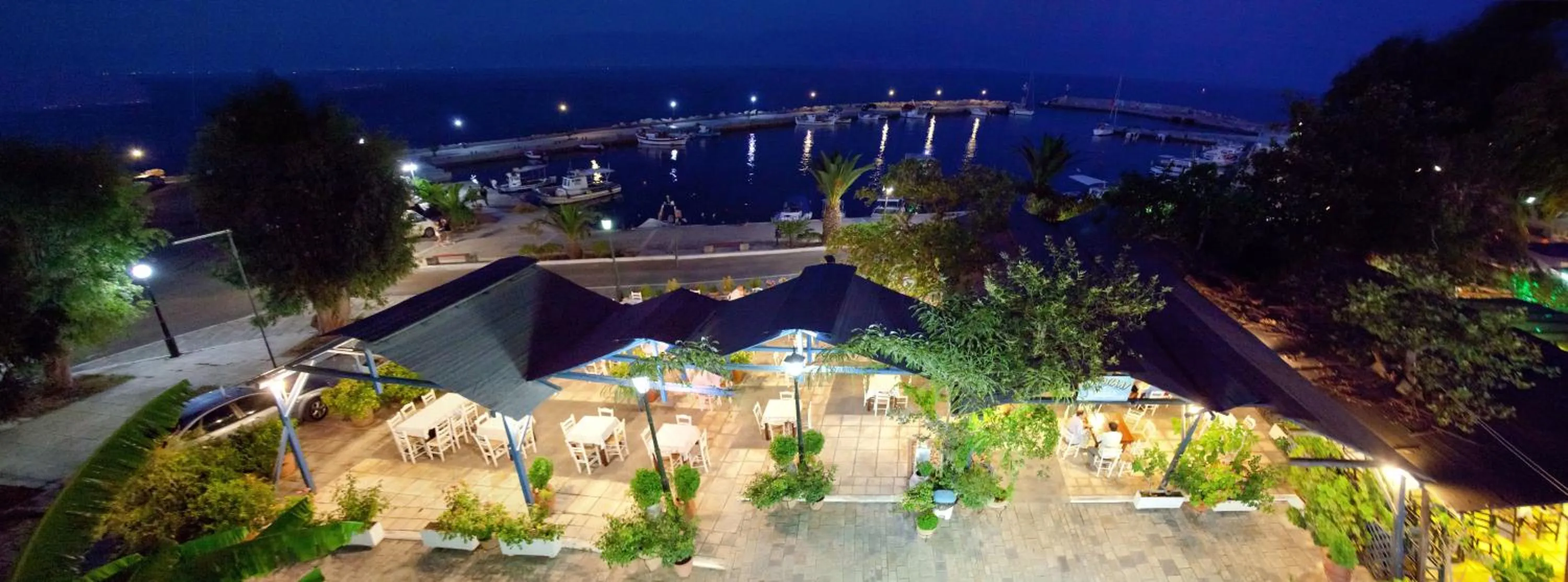 Restaurant/places to eat in Akroyali Hotel & Villas