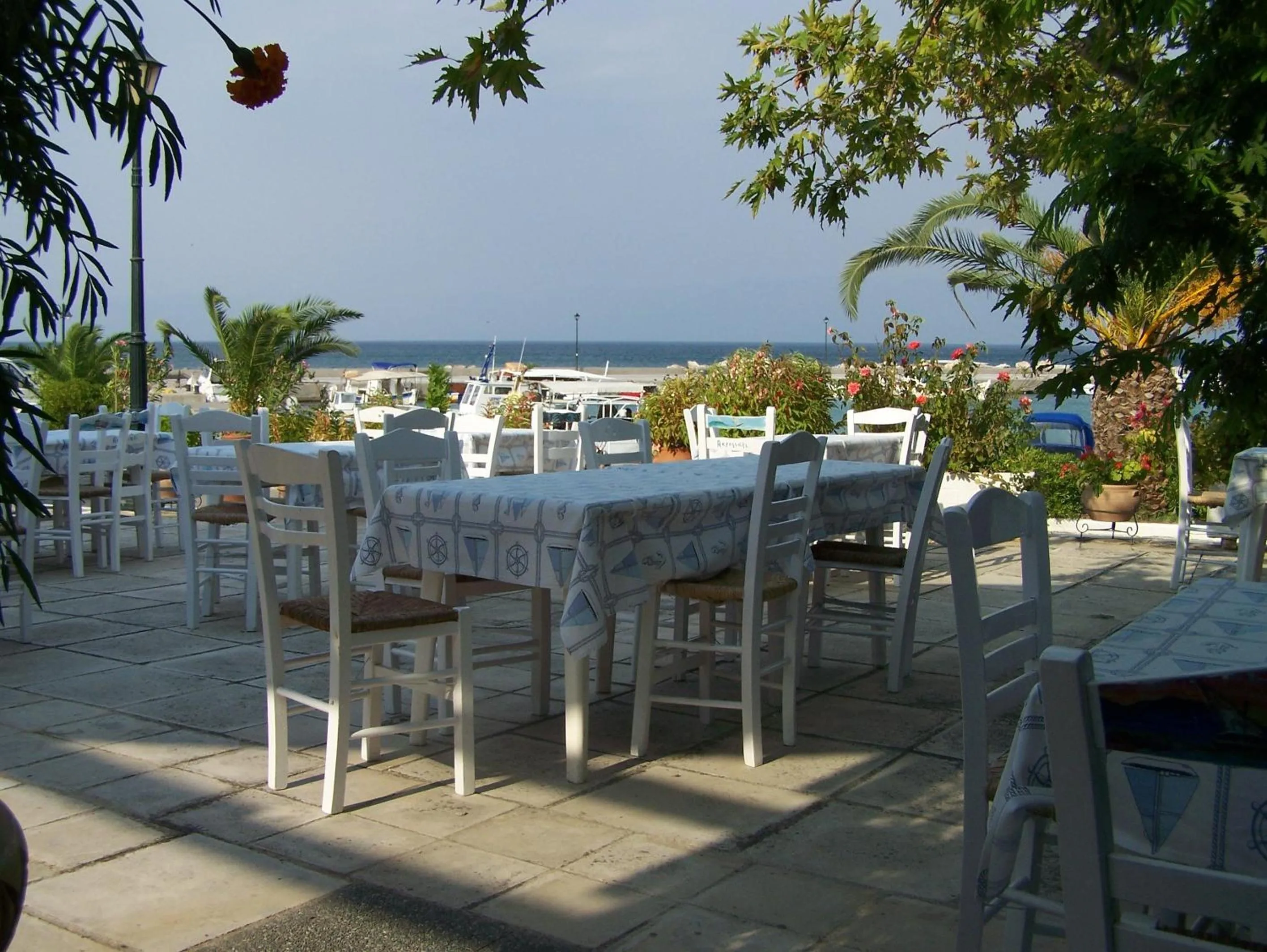Restaurant/places to eat in Akroyali Hotel & Villas