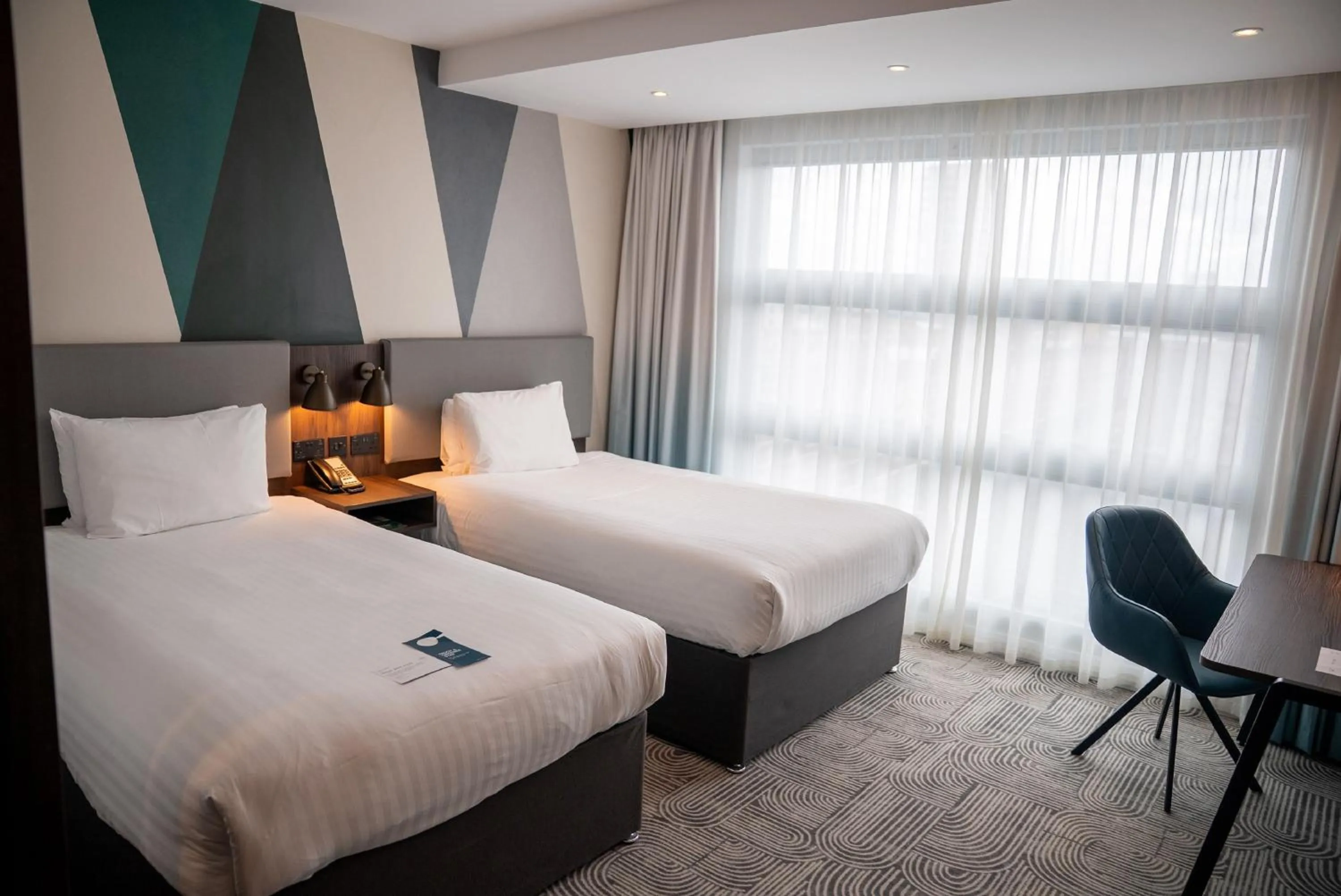 Photo of the whole room, Bed in Holiday Inn London - Whitechapel by IHG