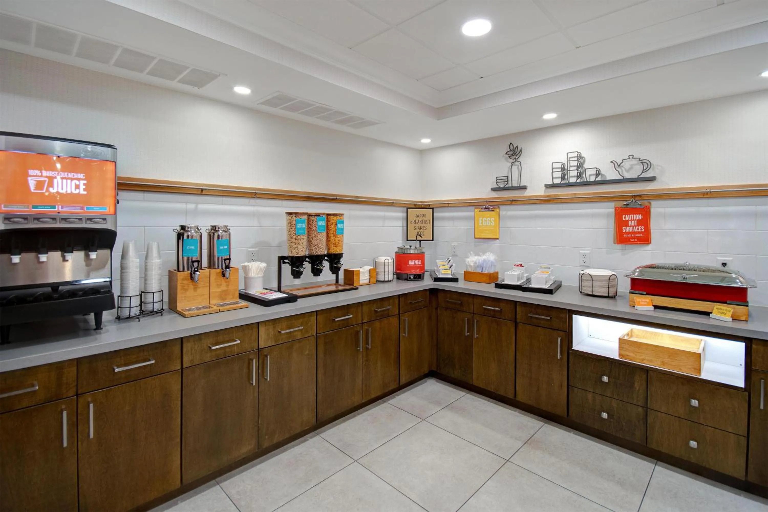 Breakfast in Hampton Inn & Suites Dayton-Vandalia