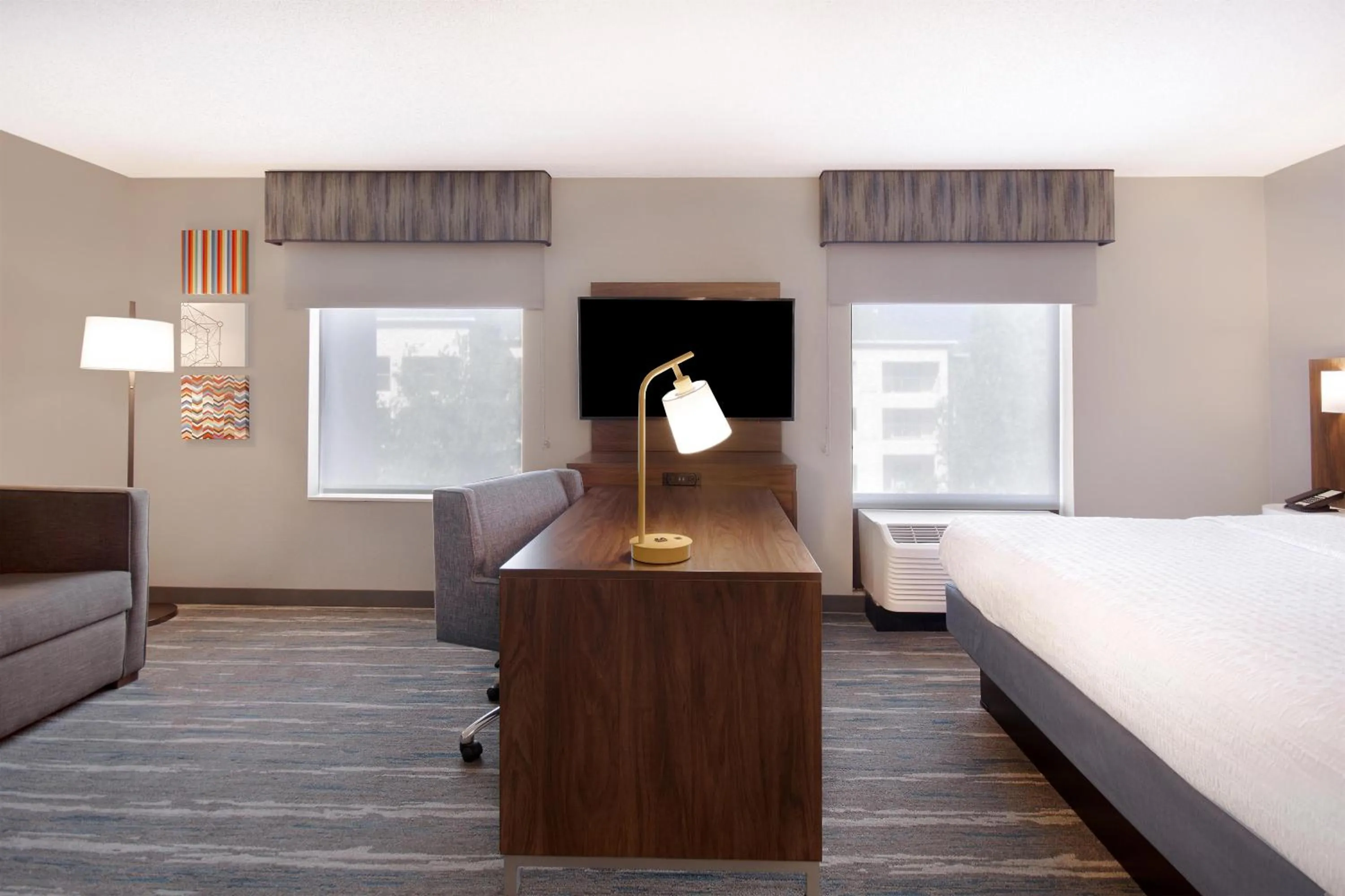 Bed in Hampton Inn & Suites Dayton-Vandalia