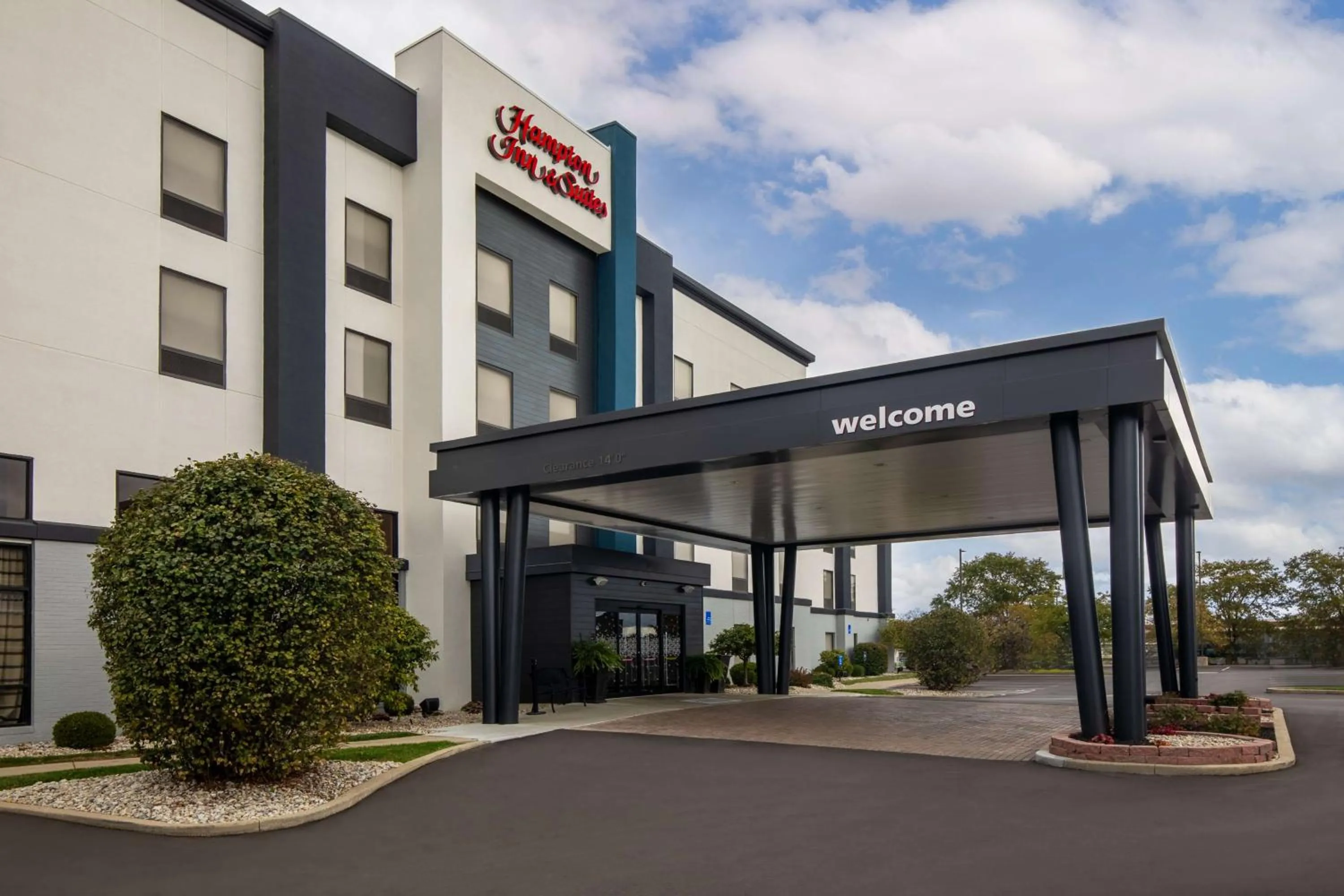 Property building in Hampton Inn & Suites Dayton-Vandalia