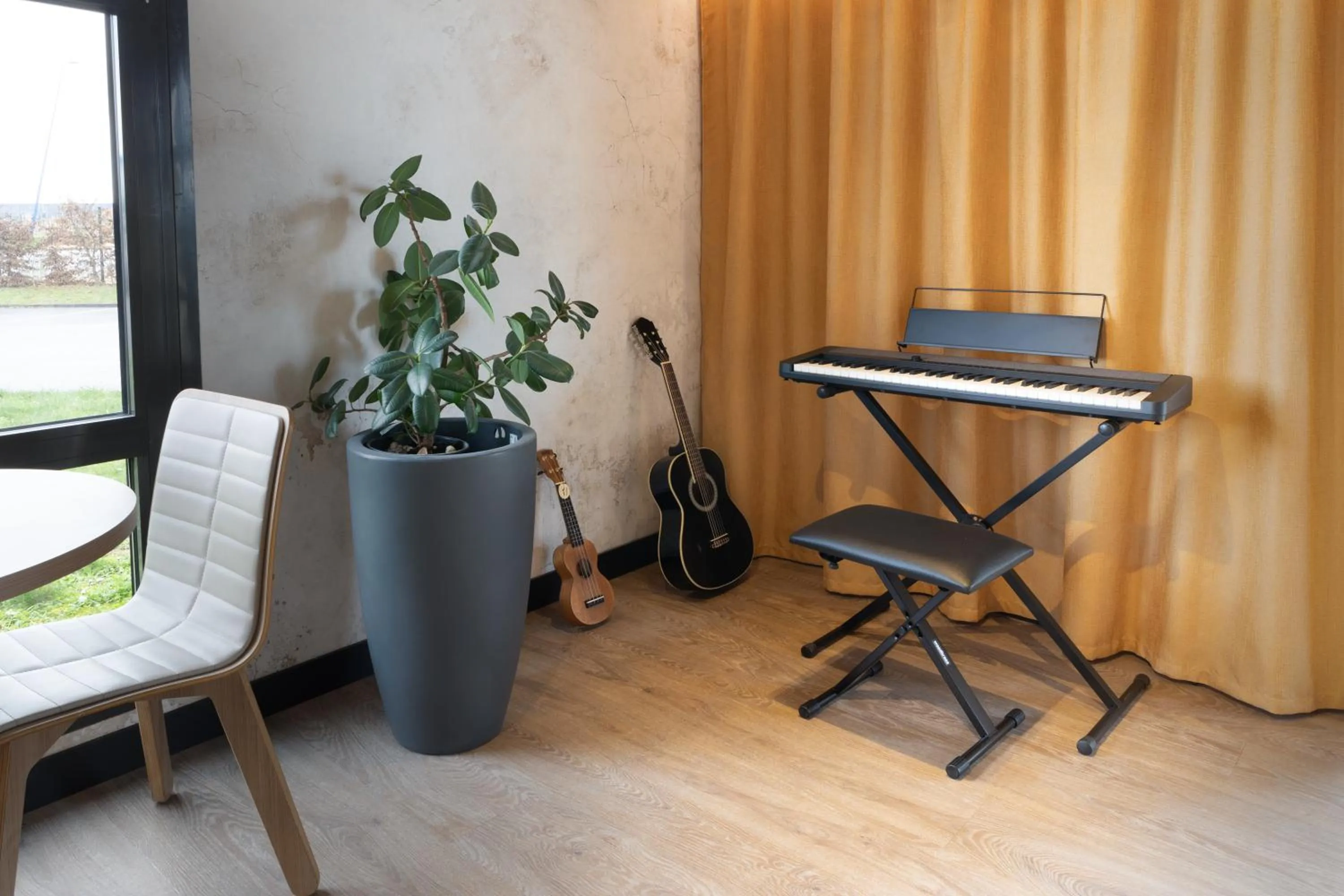 Communal lounge/ TV room in Kyriad Douai