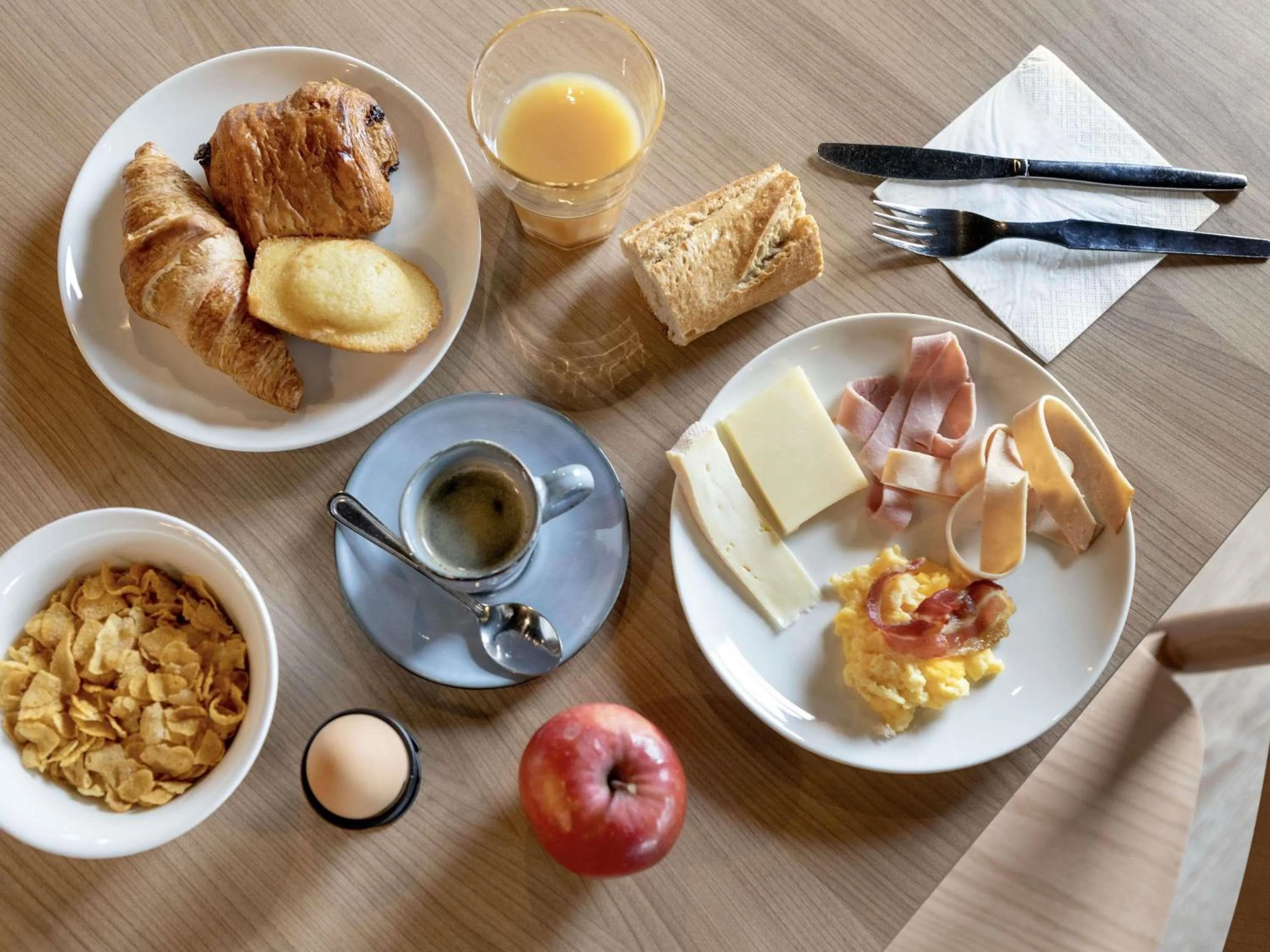 Restaurant/places to eat in ibis Douai Dechy