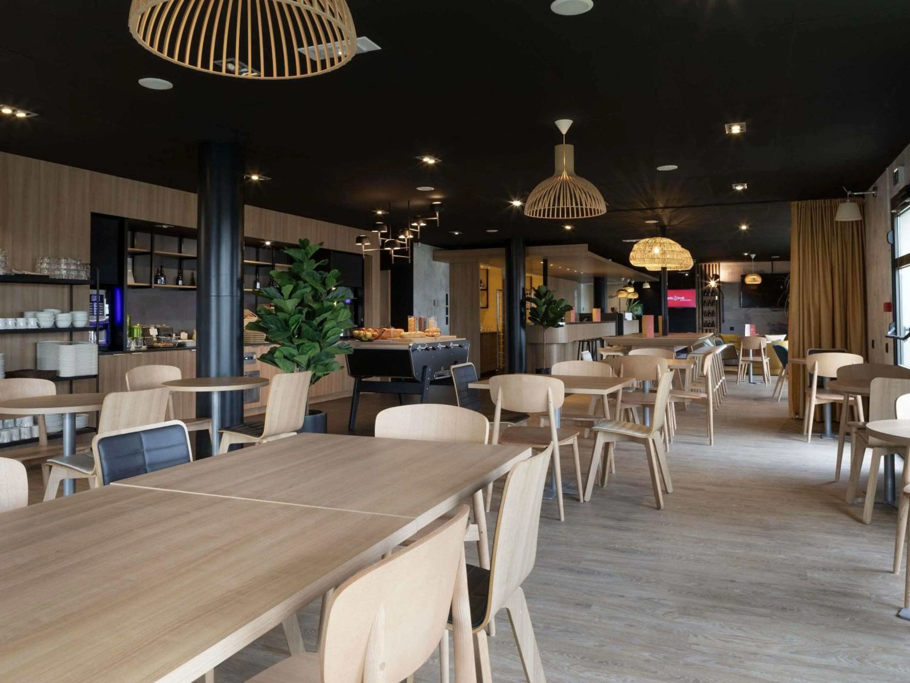 Restaurant/places to eat in ibis Douai Dechy