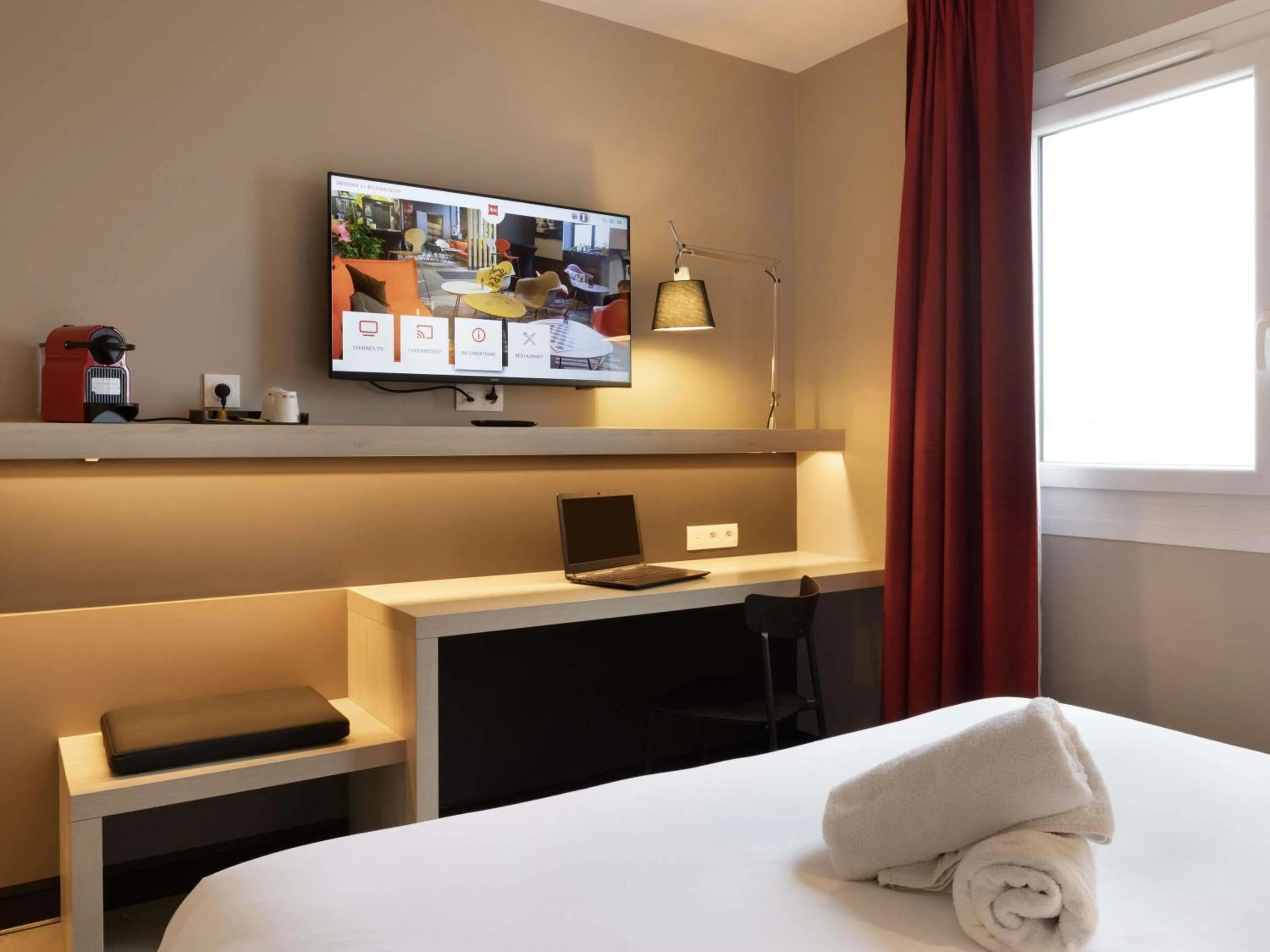 Bedroom, Bed in ibis Douai Dechy