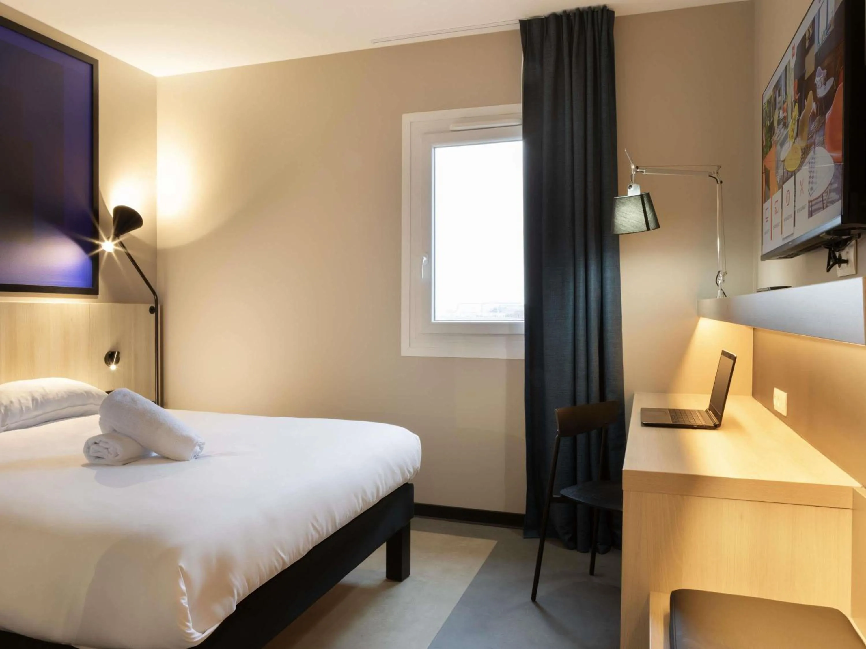 Bedroom, Bed in ibis Douai Dechy