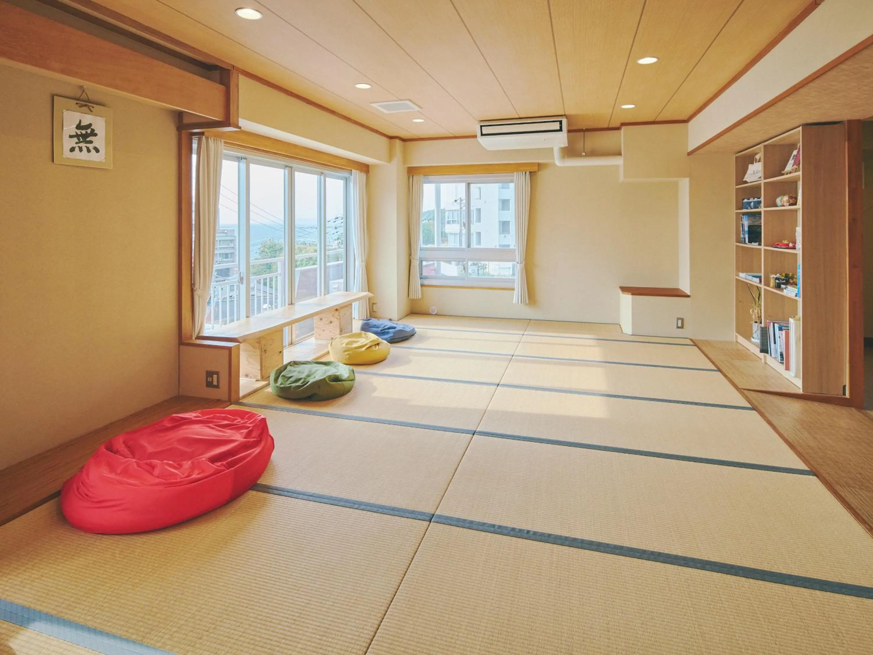 Communal lounge/ TV room in Guest Living Mu Nanki Shirahama