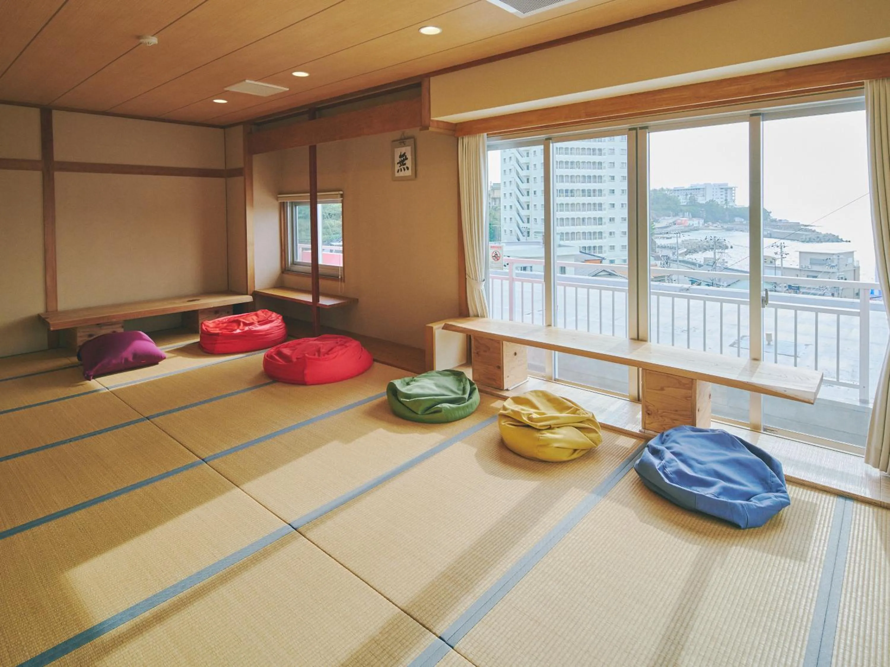 Communal lounge/ TV room in Guest Living Mu Nanki Shirahama