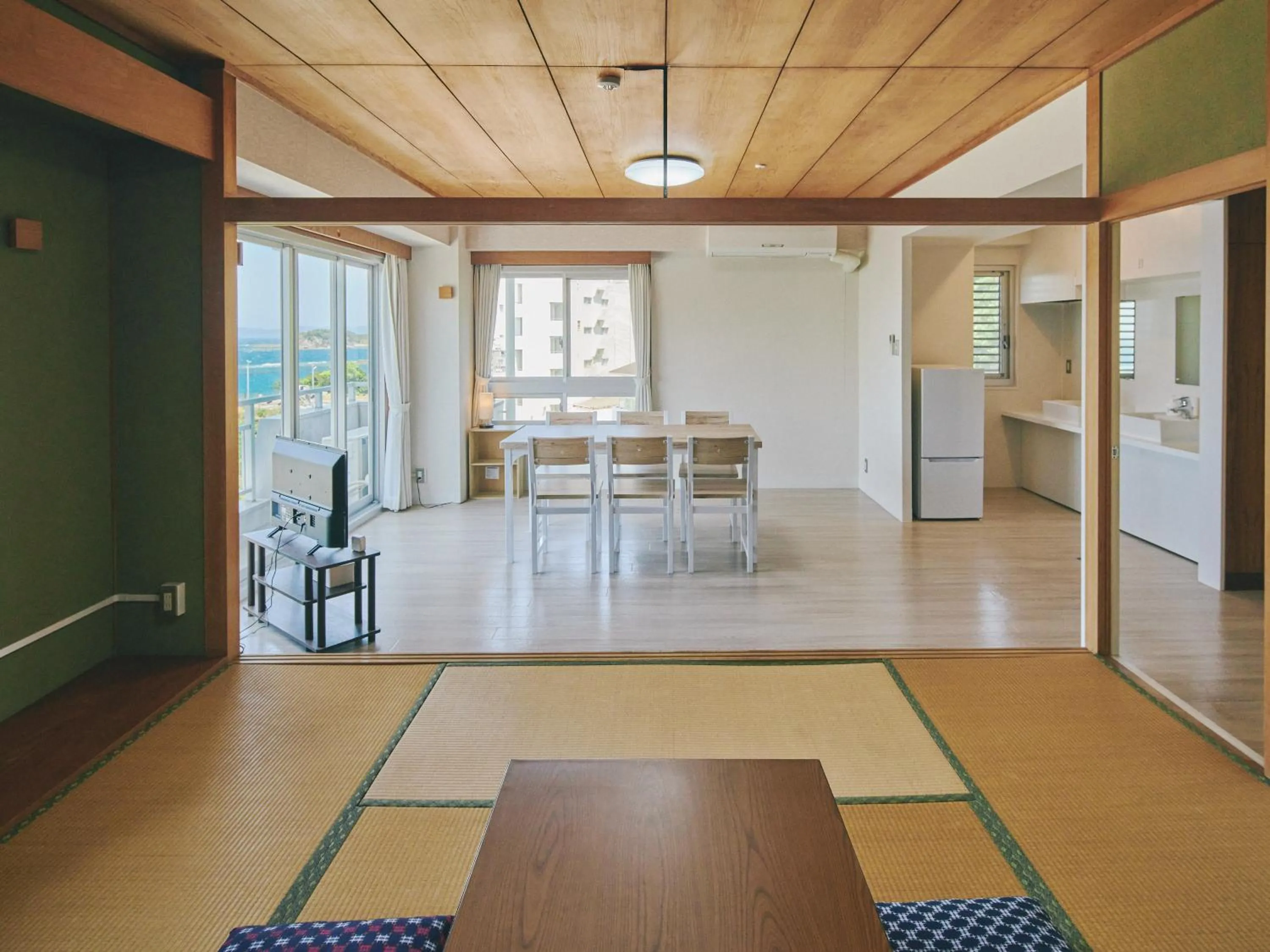 Dining area in Guest Living Mu Nanki Shirahama