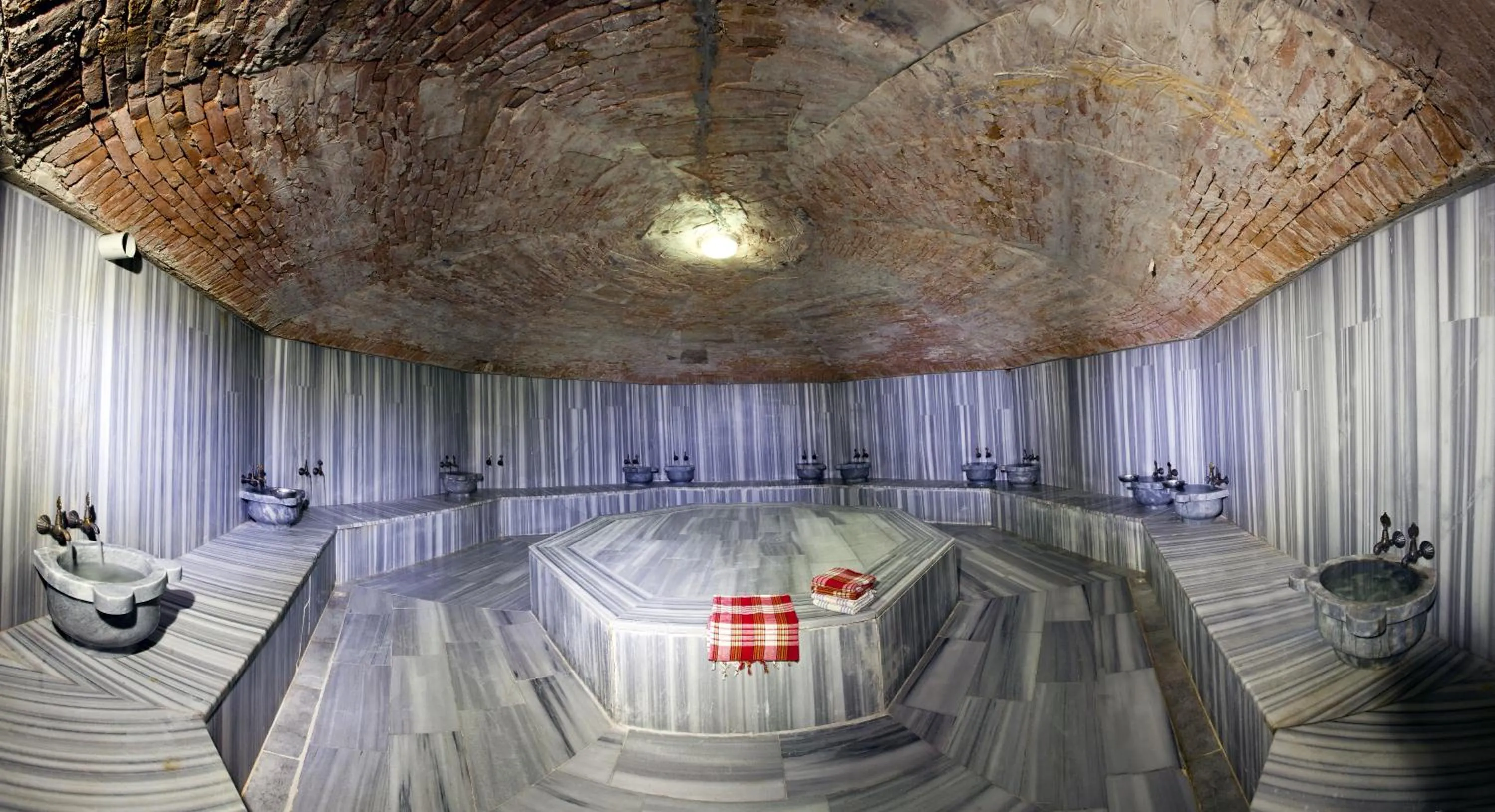 Public Bath in Bitez Risa Hotel