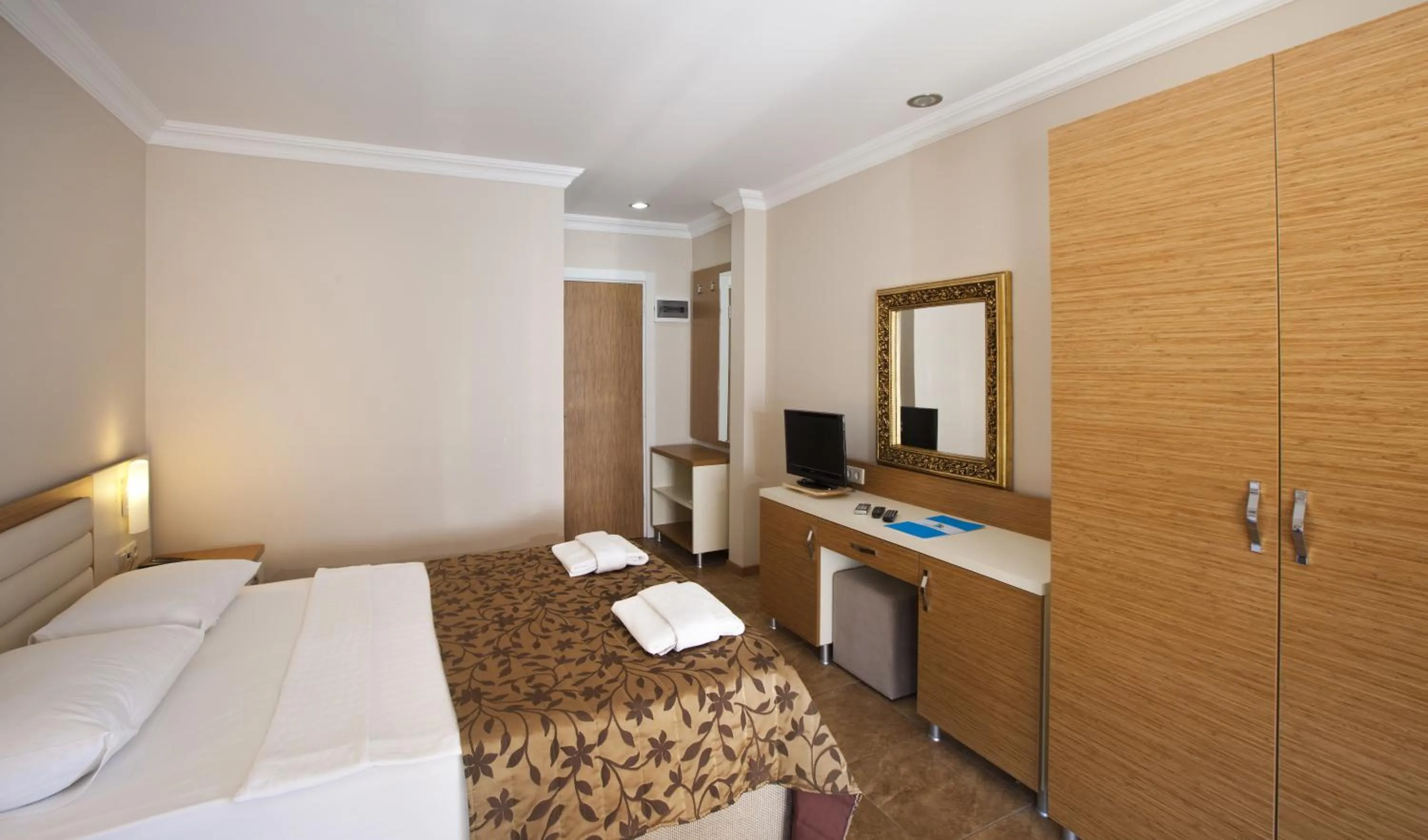 Photo of the whole room in Bitez Risa Hotel