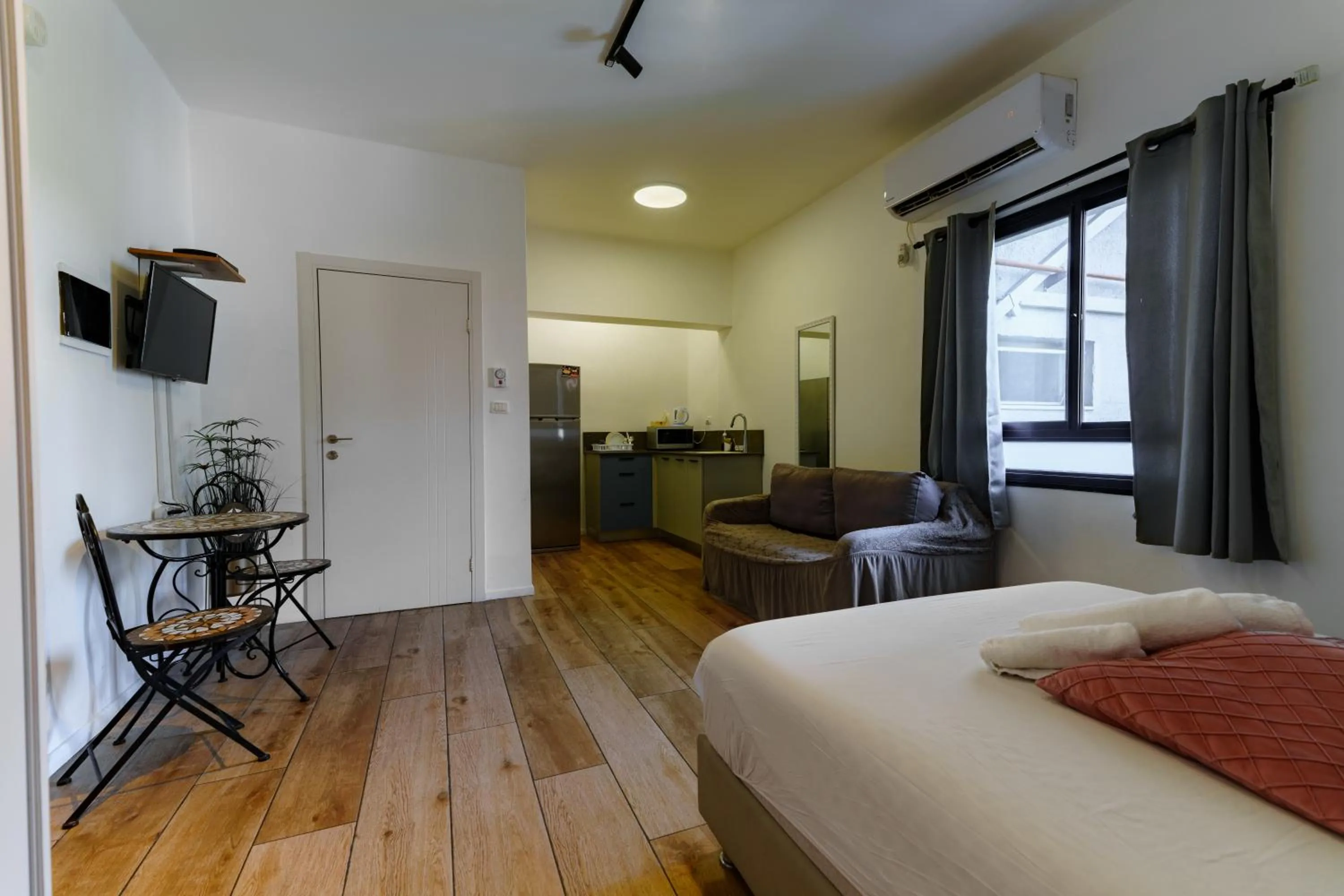 Photo of the whole room, Bed in Zimmer Garden