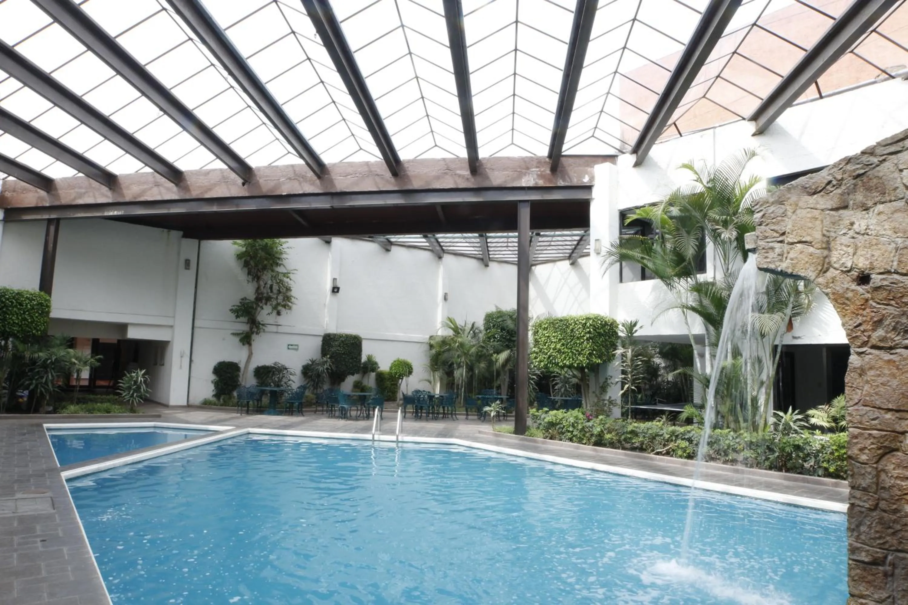 Swimming pool in Radisson Hotel & Convention Center Toluca