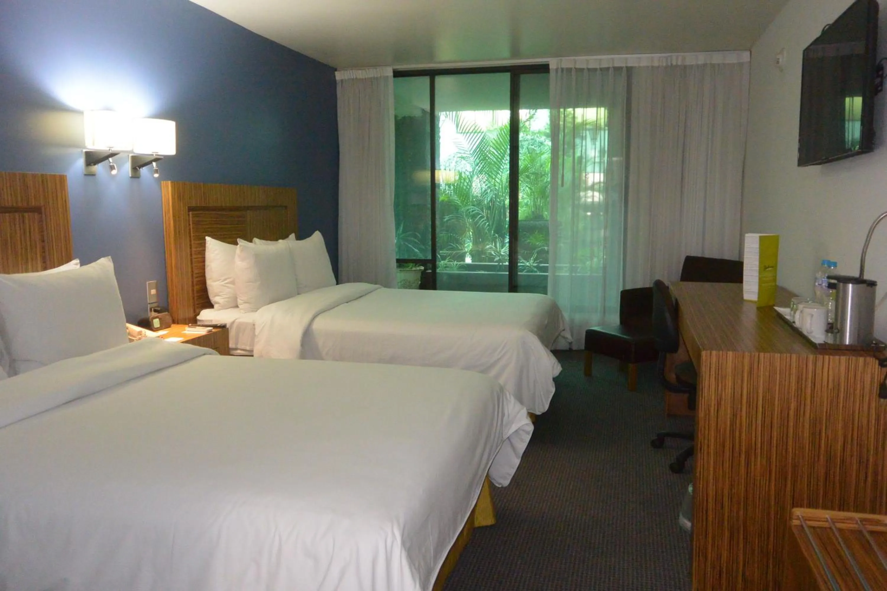 Photo of the whole room, Bed in Radisson Hotel & Convention Center Toluca