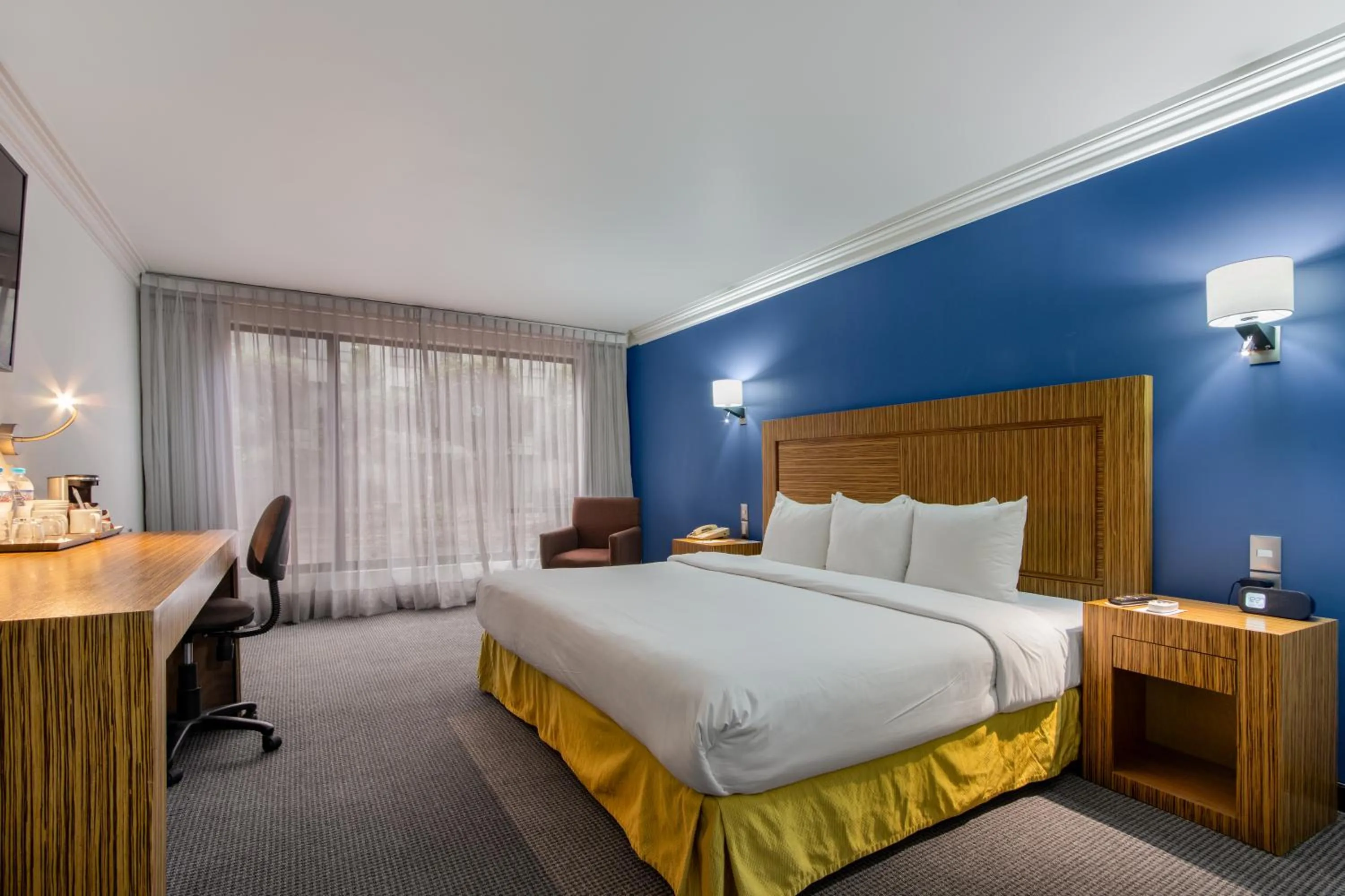 Bed in Radisson Hotel & Convention Center Toluca