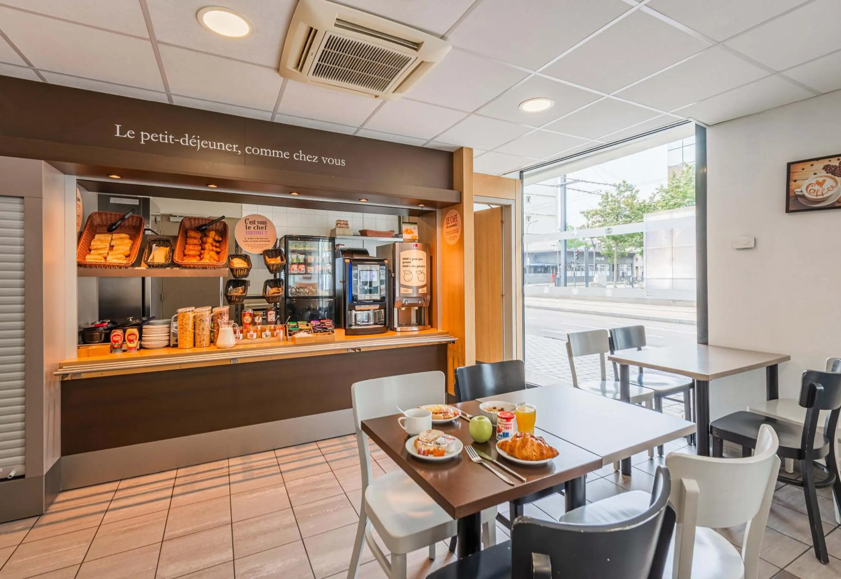 Breakfast in B&B HOTEL Mulhouse Centre