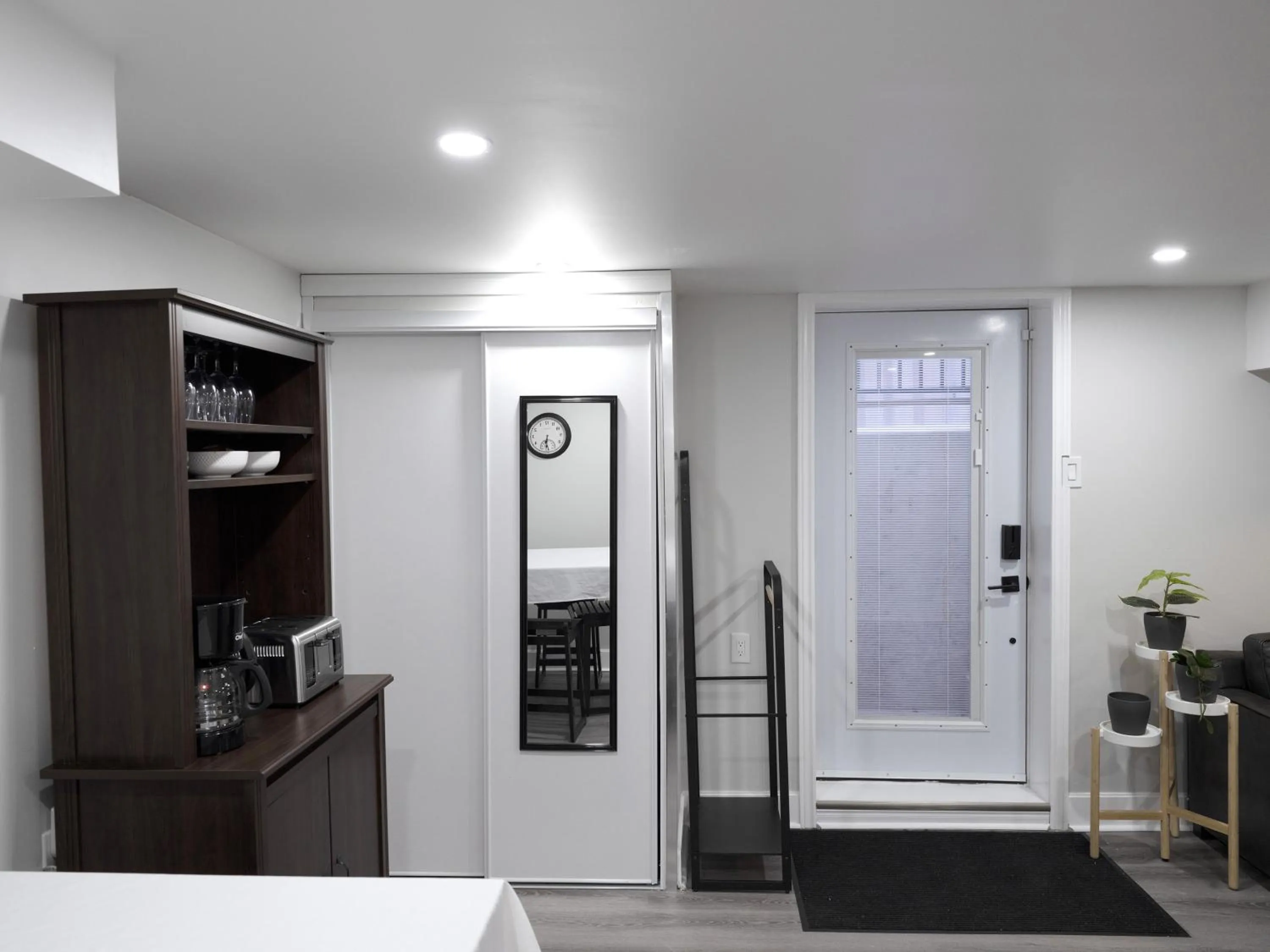 Living room in Serene Niagara Inn