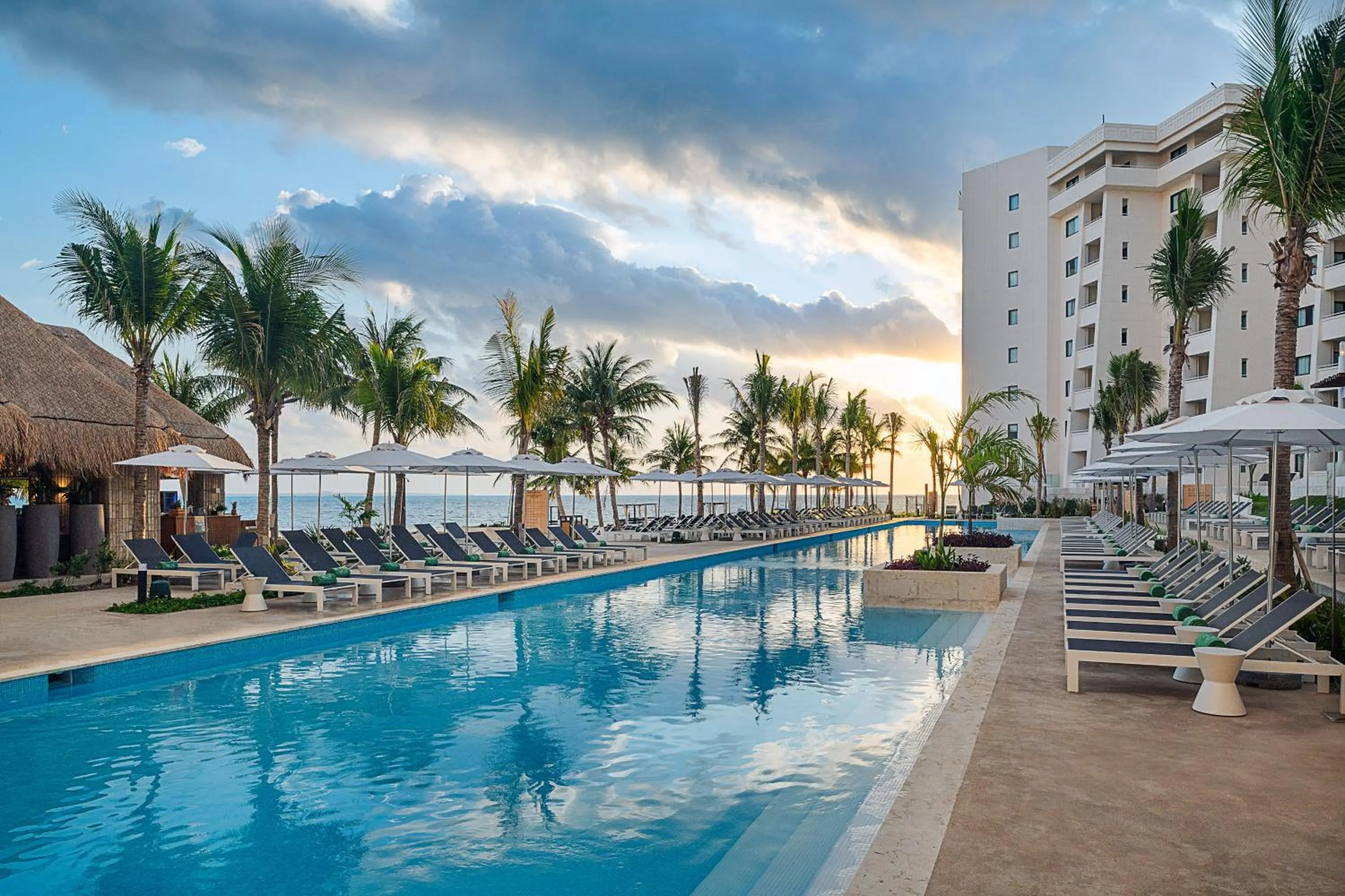 Swimming pool in Melia Casa Maya Cancun All Inclusive