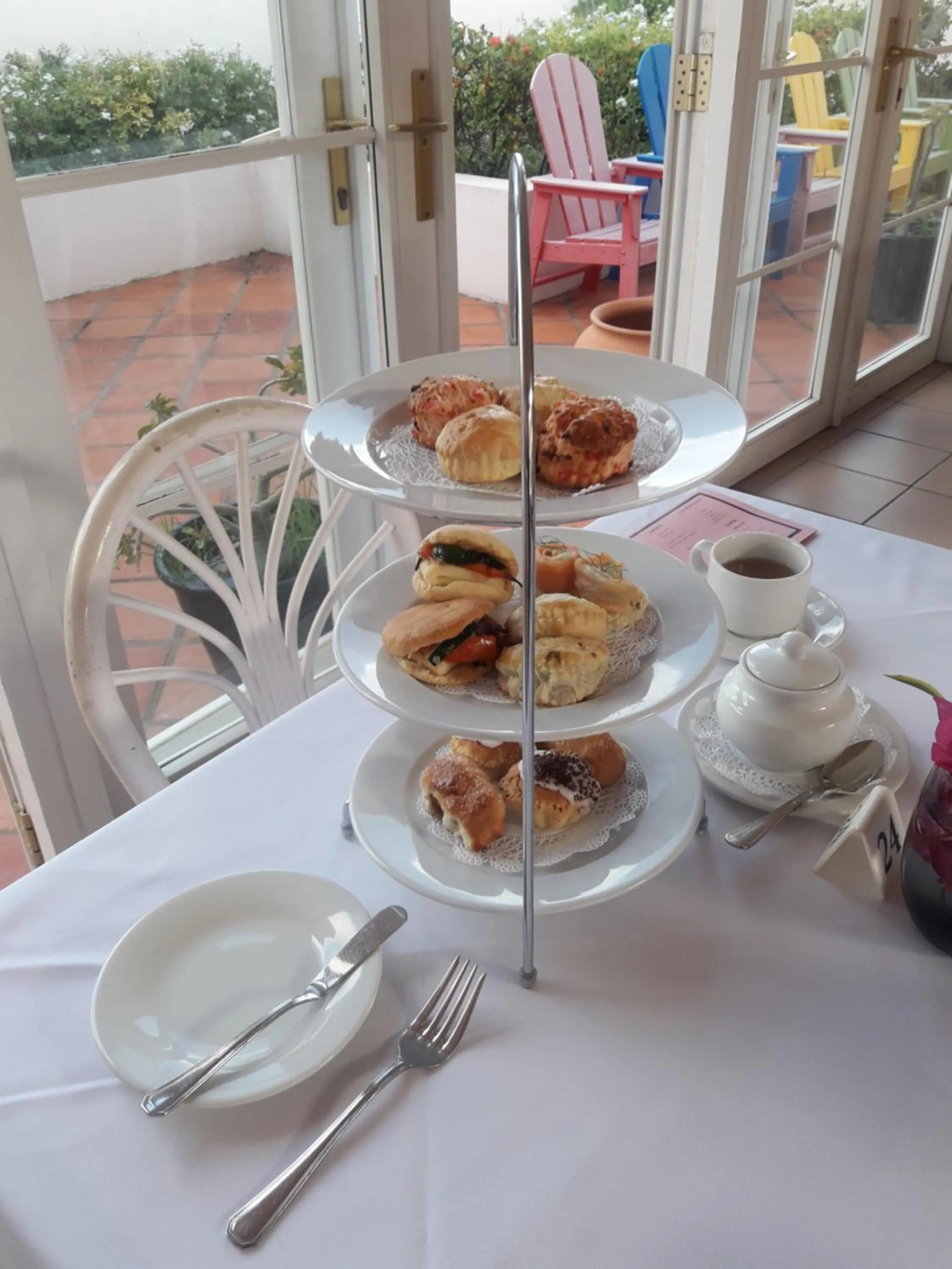 Restaurant/places to eat in Hotel PomMarine