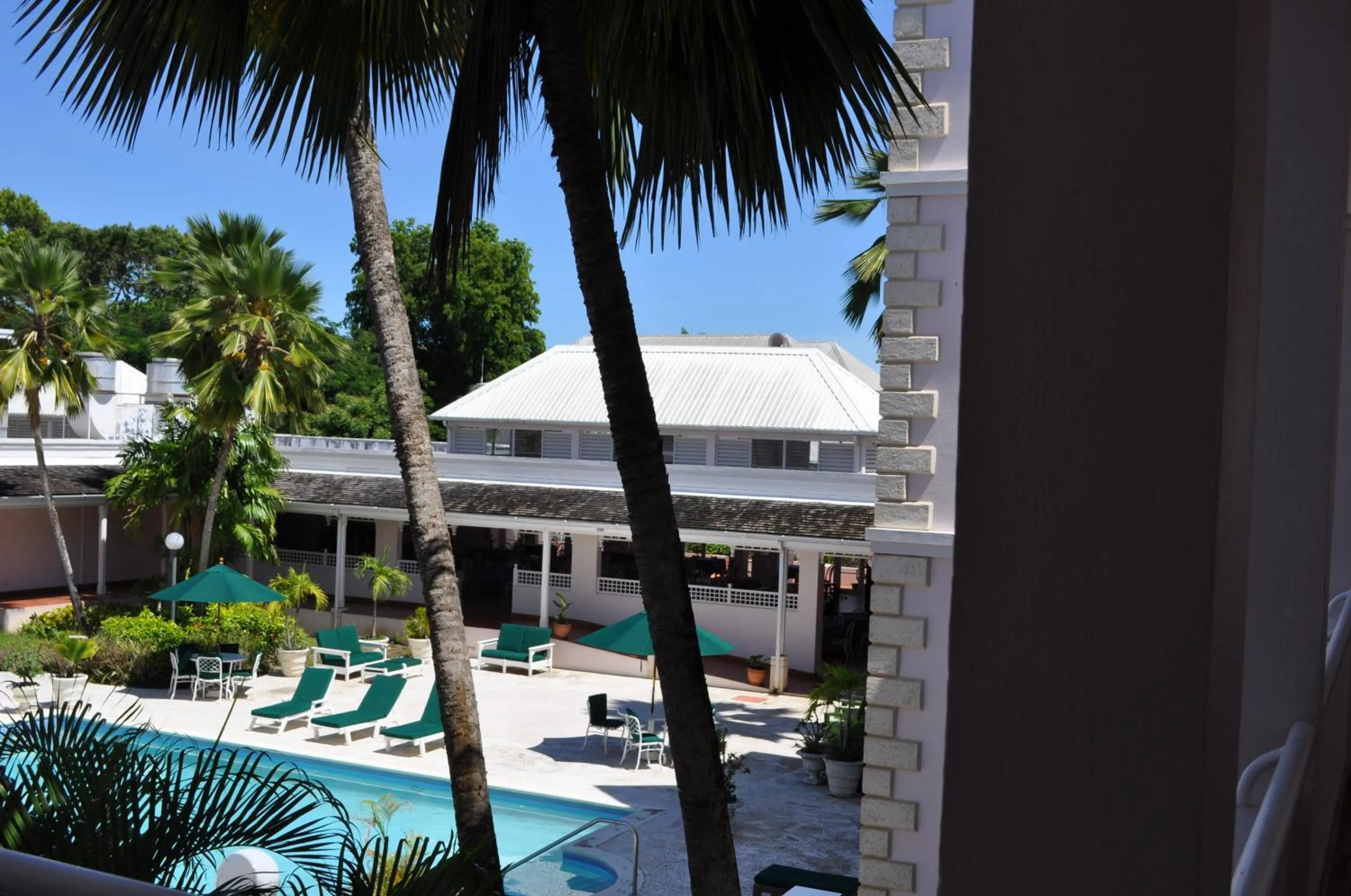 Swimming pool in Hotel PomMarine