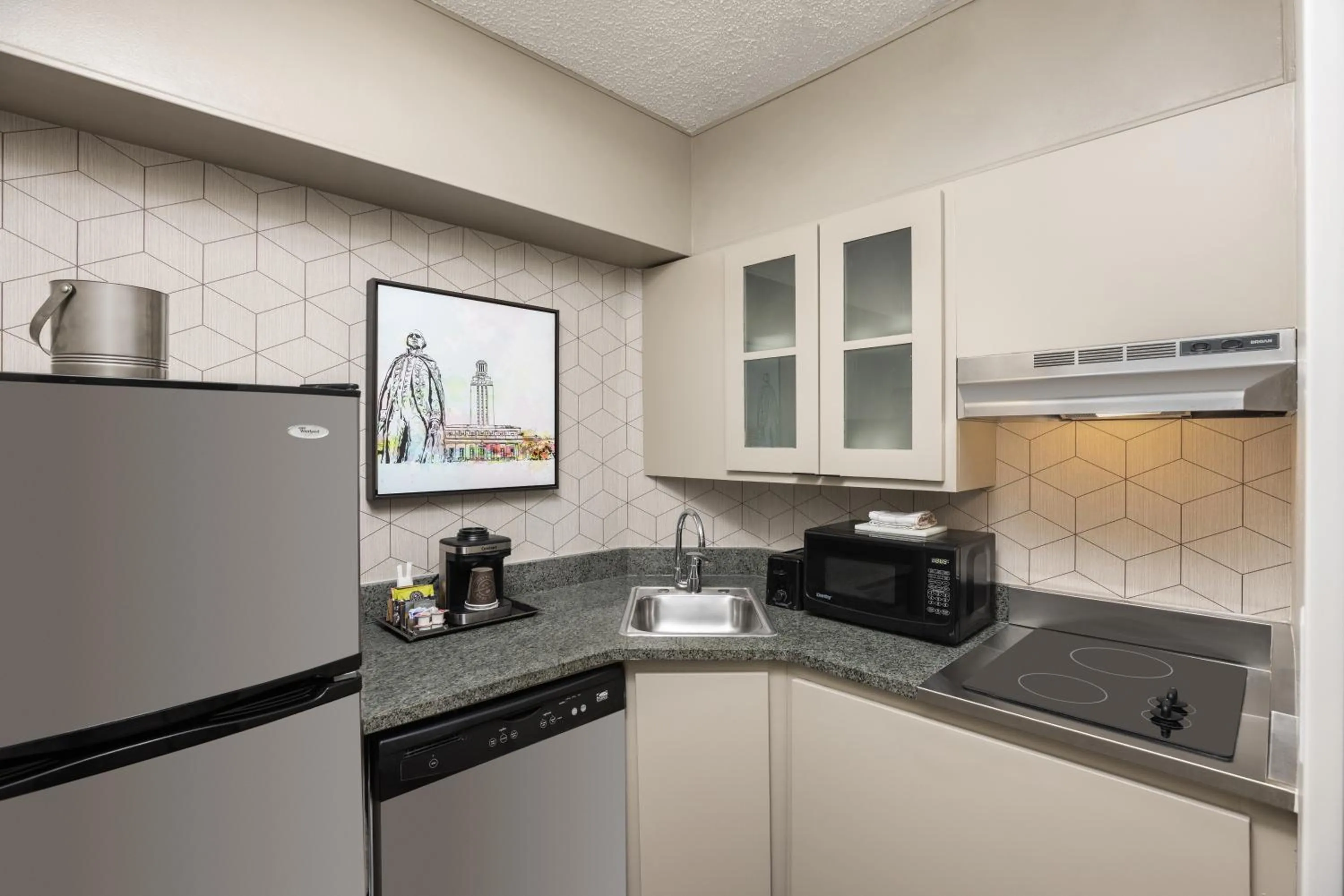 Kitchen or kitchenette in DoubleTree Suites by Hilton Austin Downtown Capitol