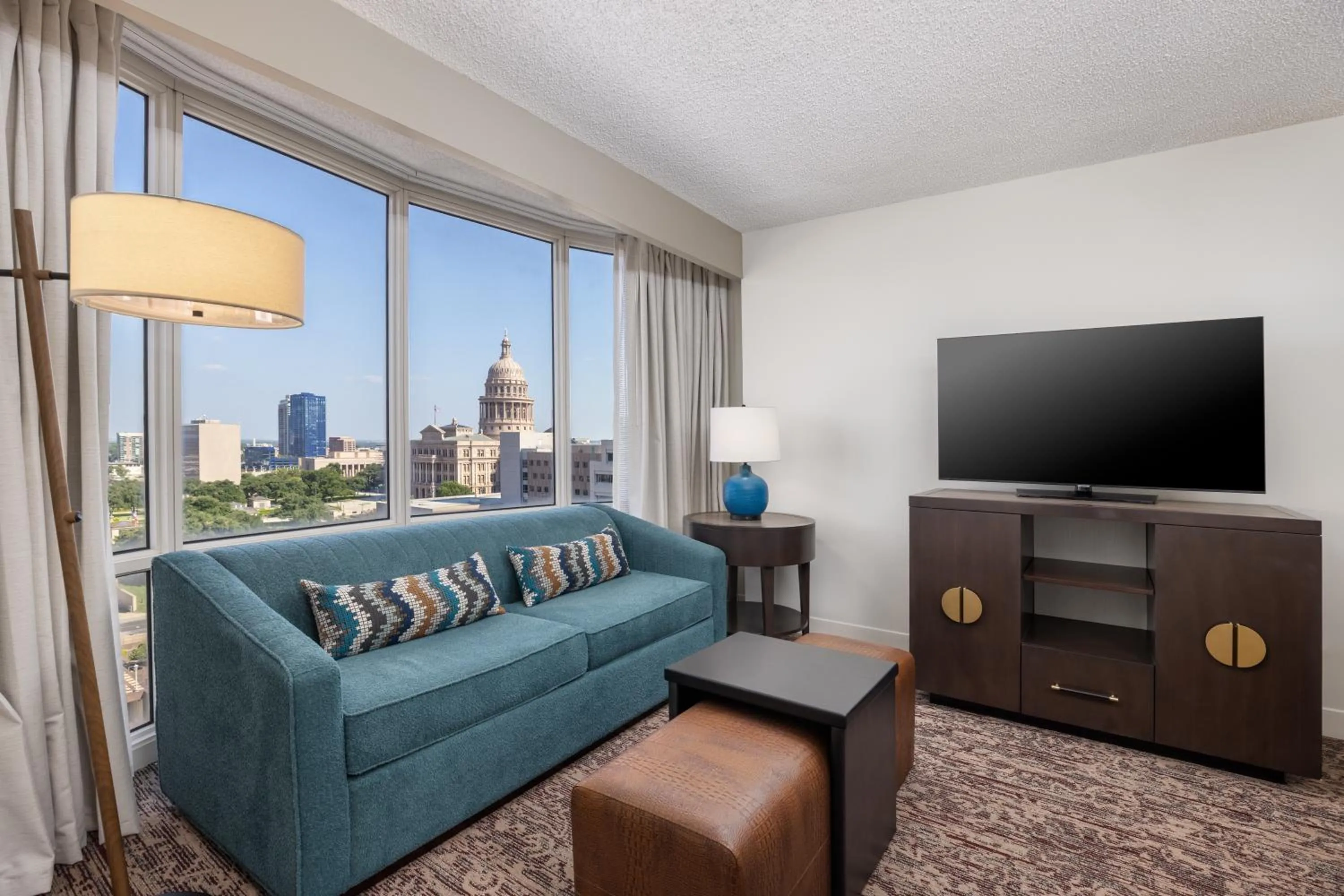 Living room in DoubleTree Suites by Hilton Austin Downtown Capitol