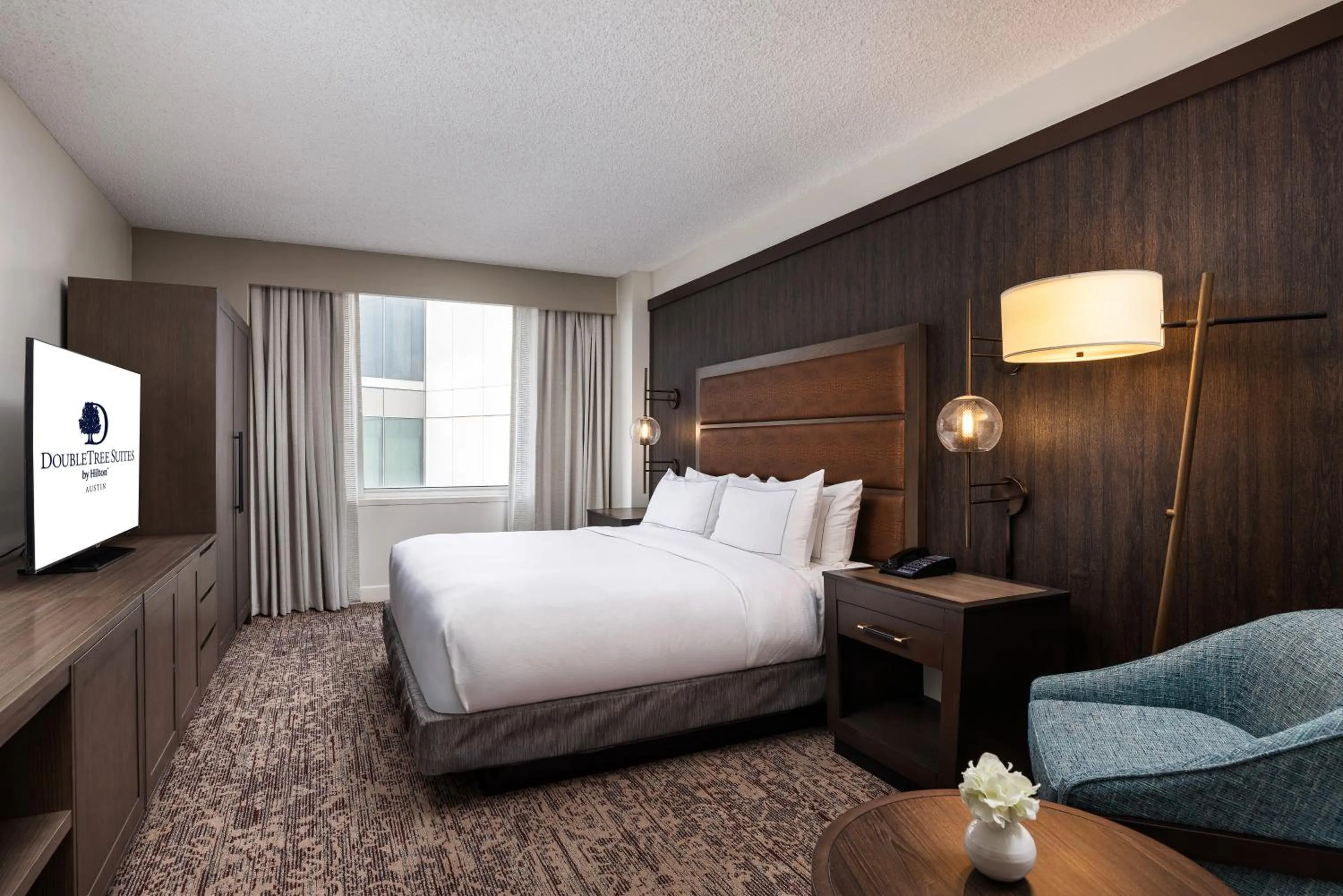 Bedroom, Bed in DoubleTree Suites by Hilton Austin Downtown Capitol