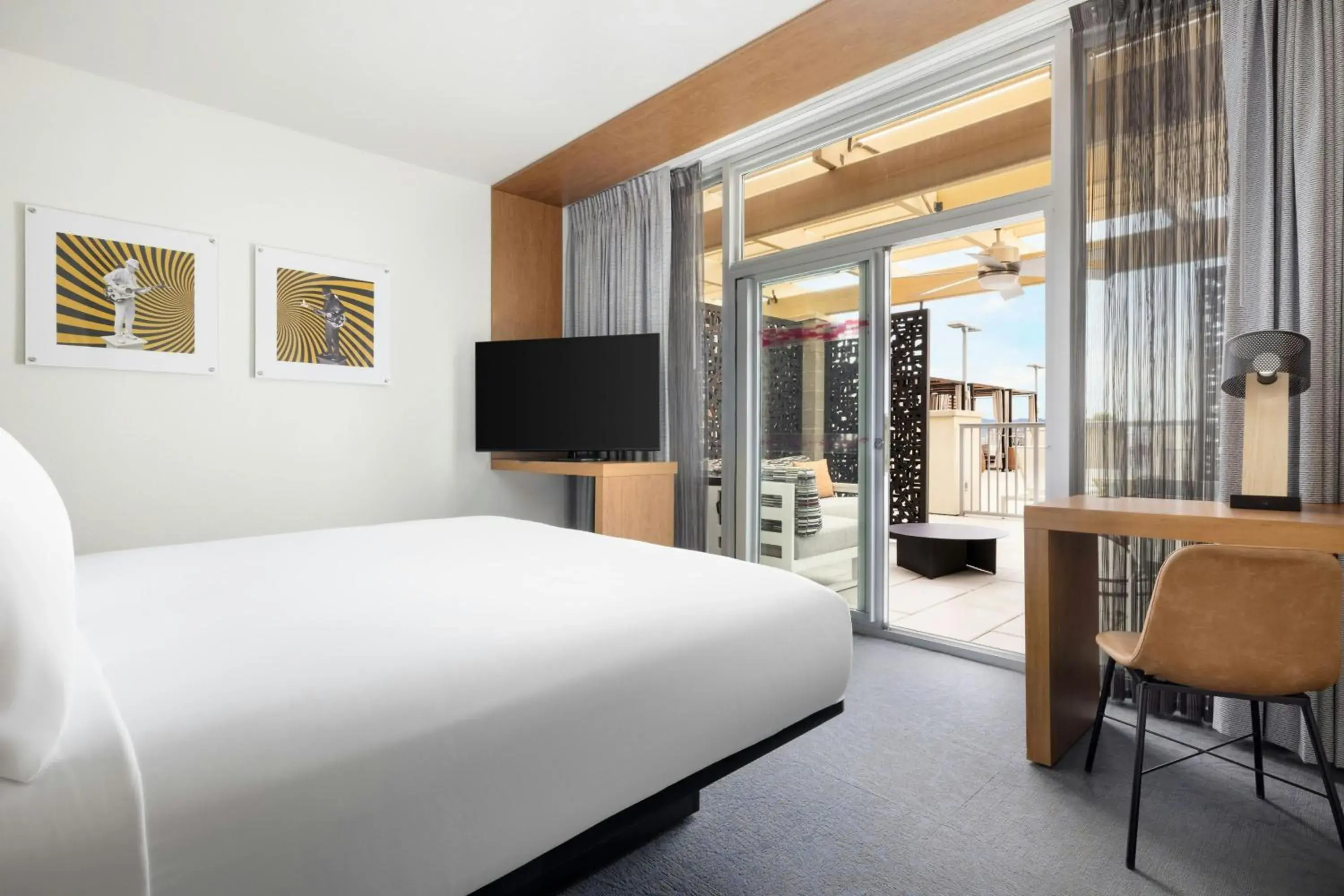 King Room with Mountain View and Pool Access in Aloft Asheville Downtown King Room with Mountain View and Pool Access in Aloft Asheville Downtown