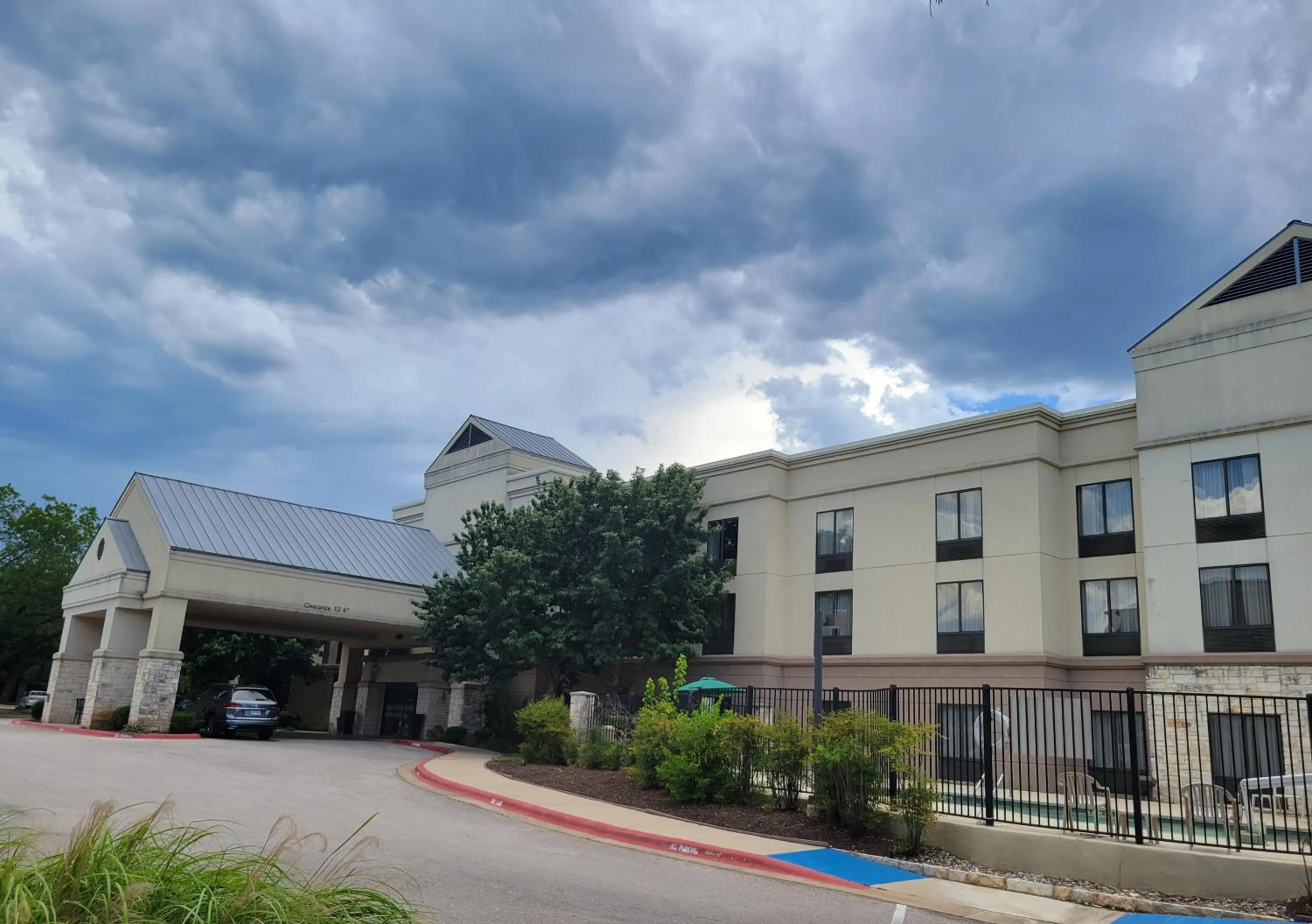 Property building in Hampton Inn & Suites Austin Cedar Park-Lakeline