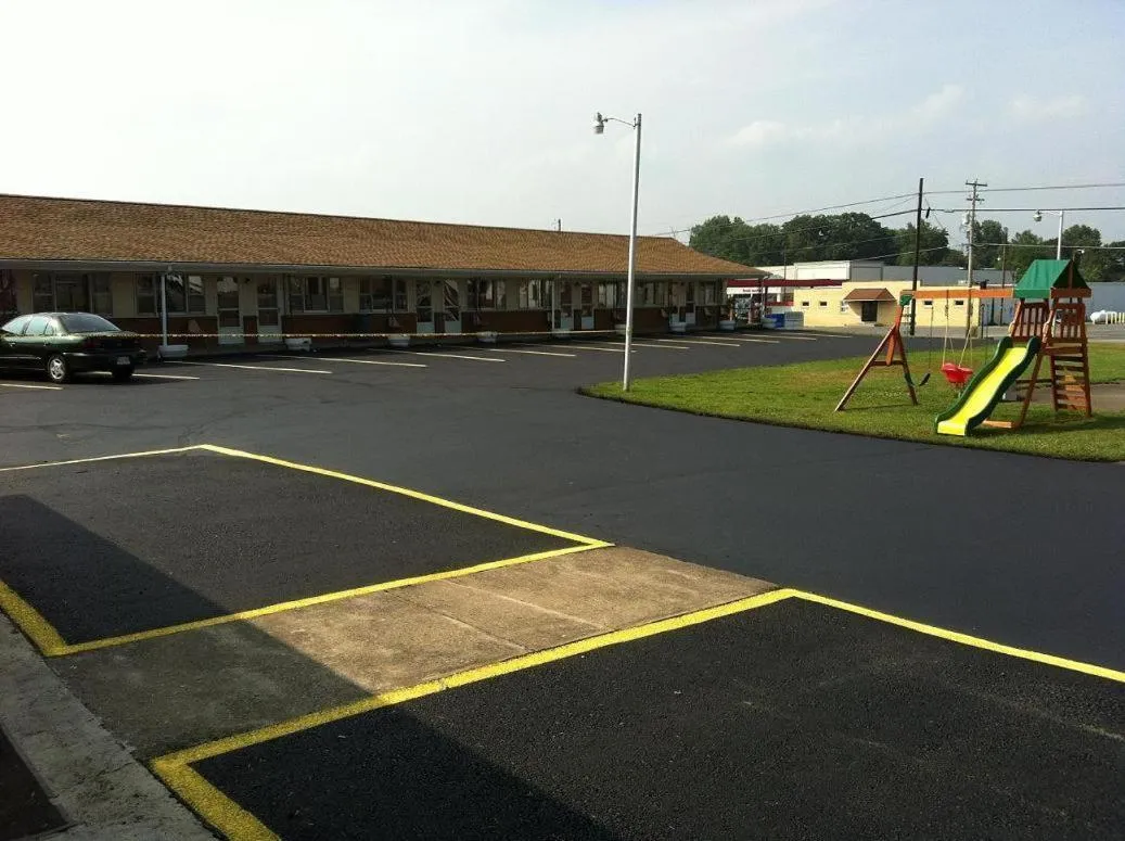 Property building in Budget Inn Mifflintown