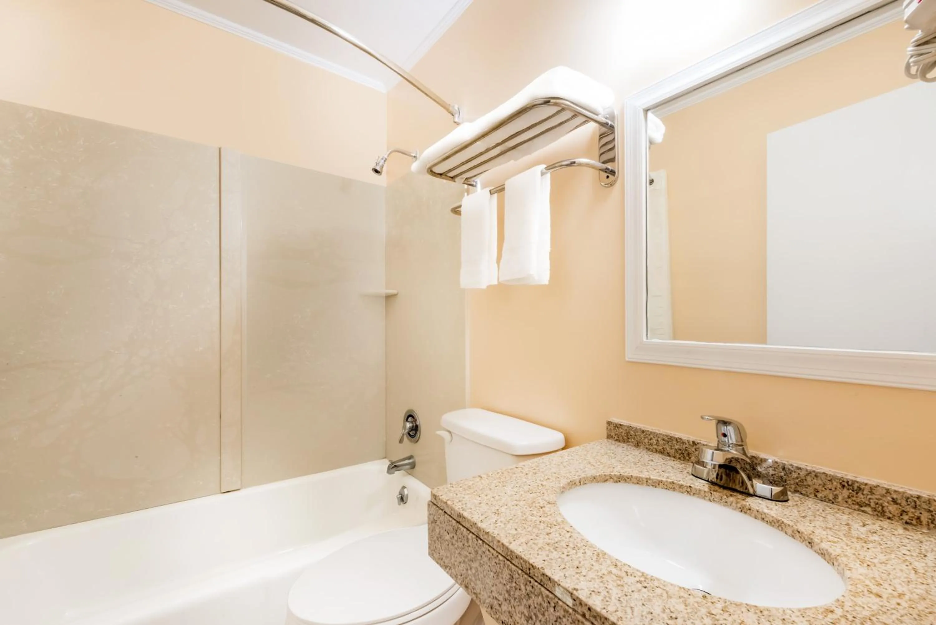 Bathroom in Budget Inn Mifflintown