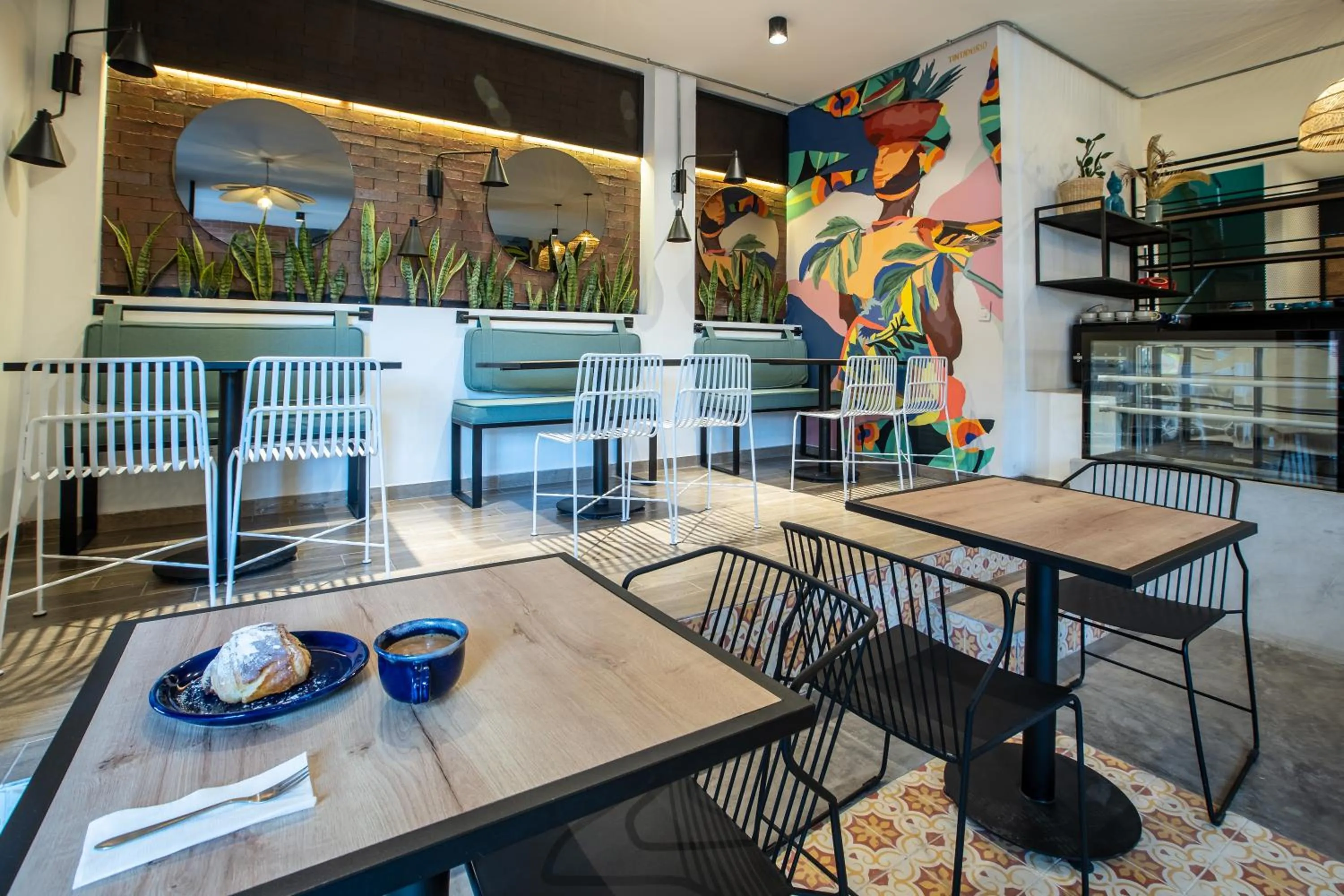 Restaurant/places to eat in 103 Wonderful House