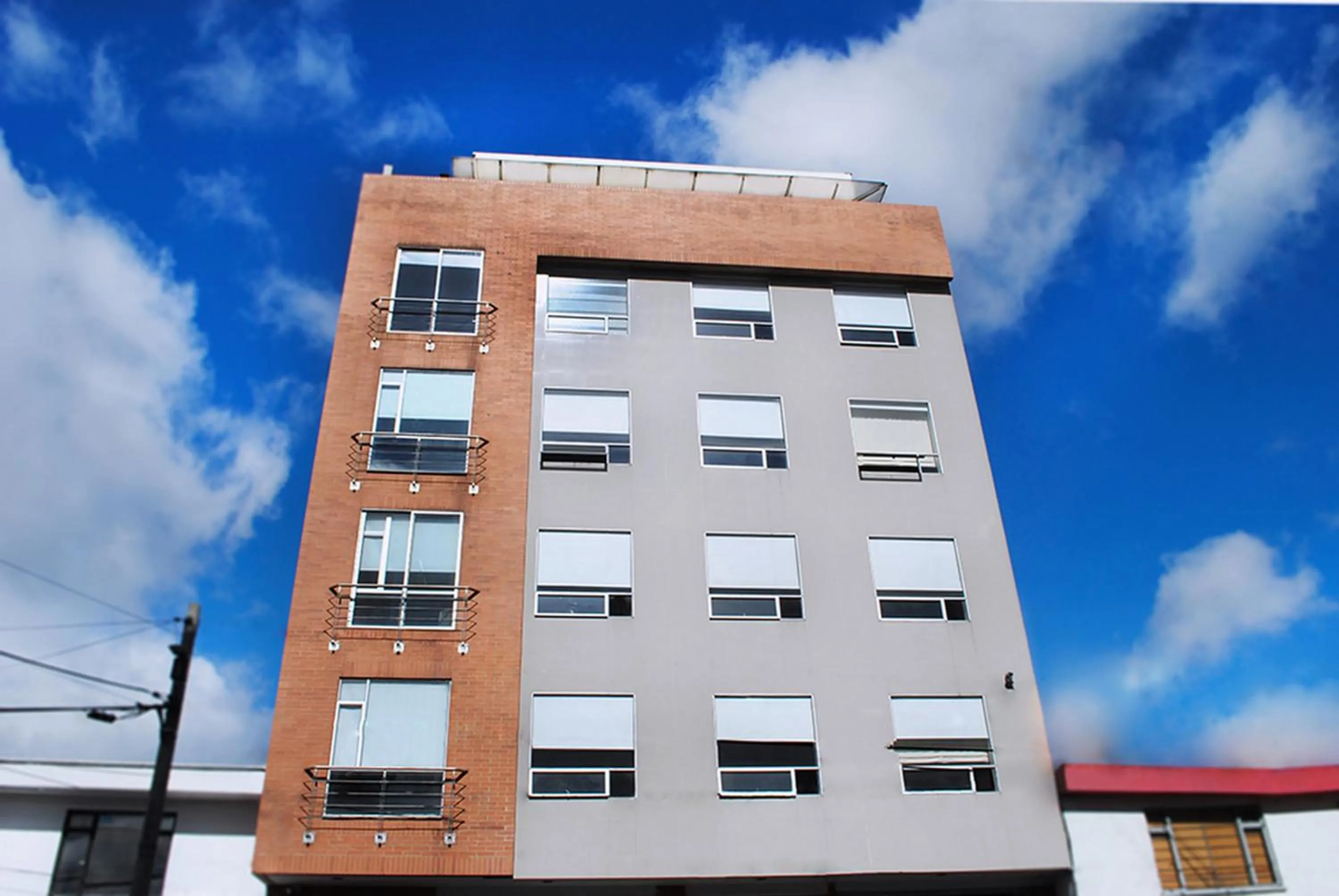 Facade/entrance in 103 Wonderful House