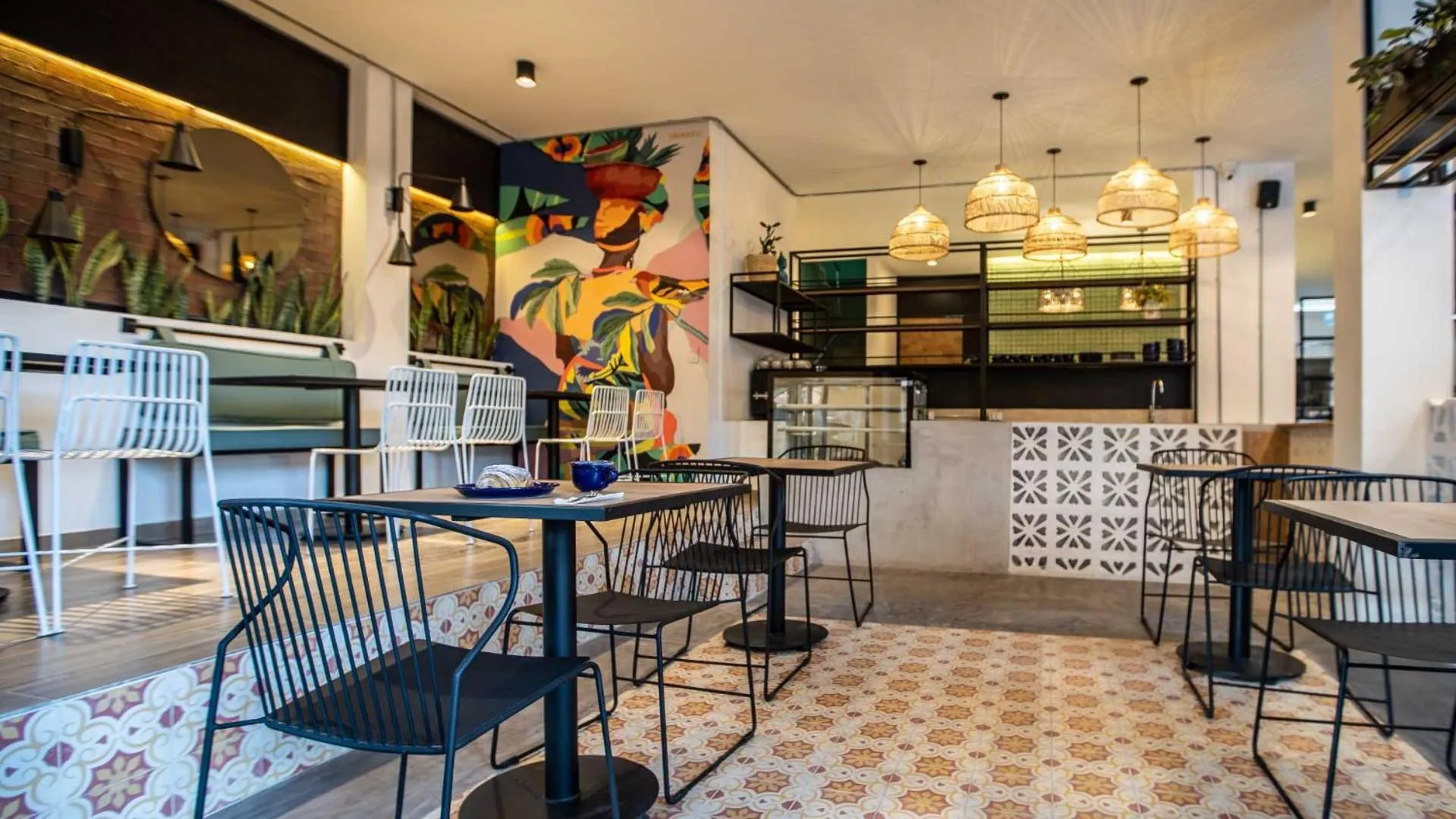 Restaurant/places to eat in 103 Wonderful House