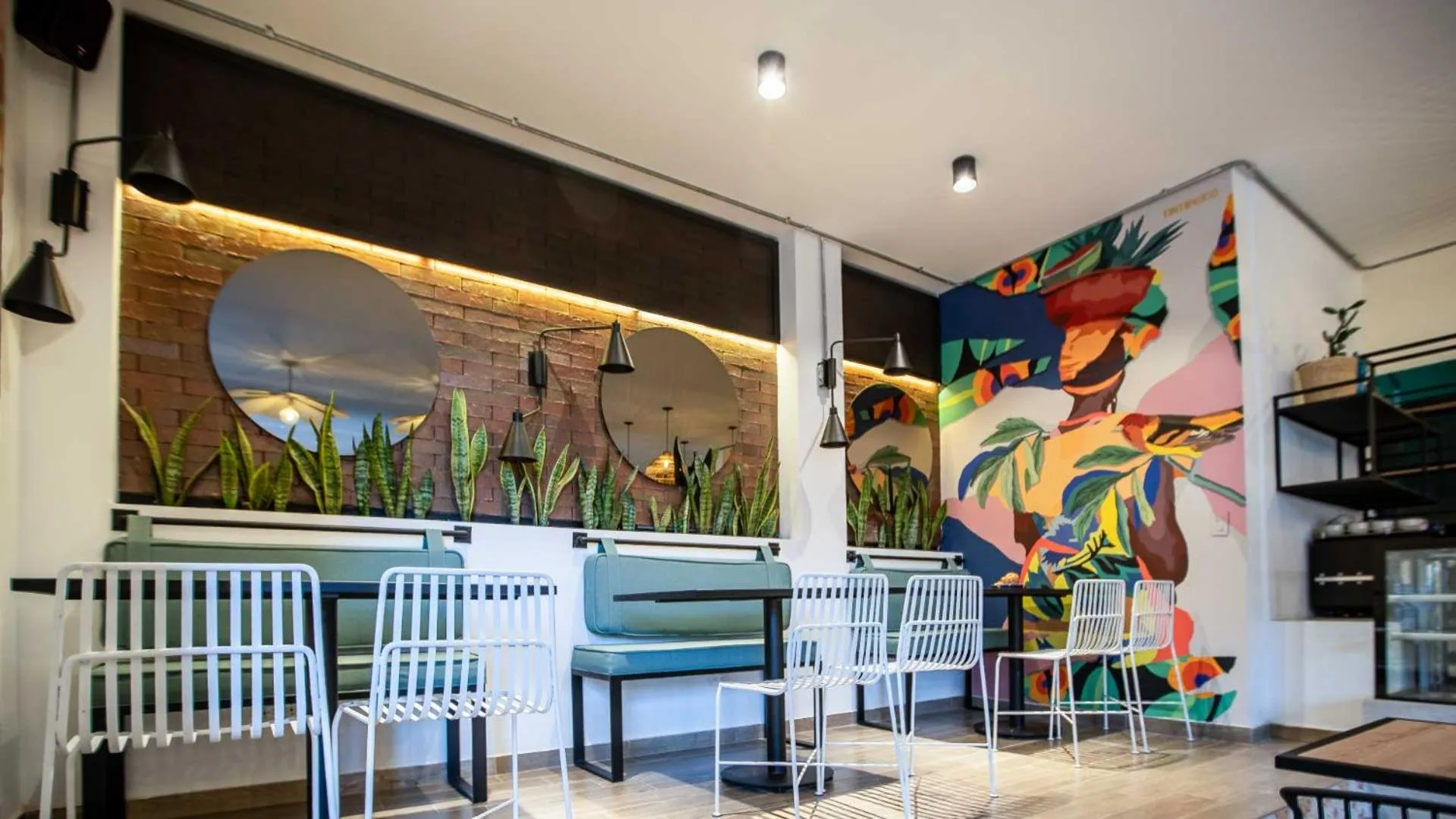 Restaurant/places to eat in 103 Wonderful House