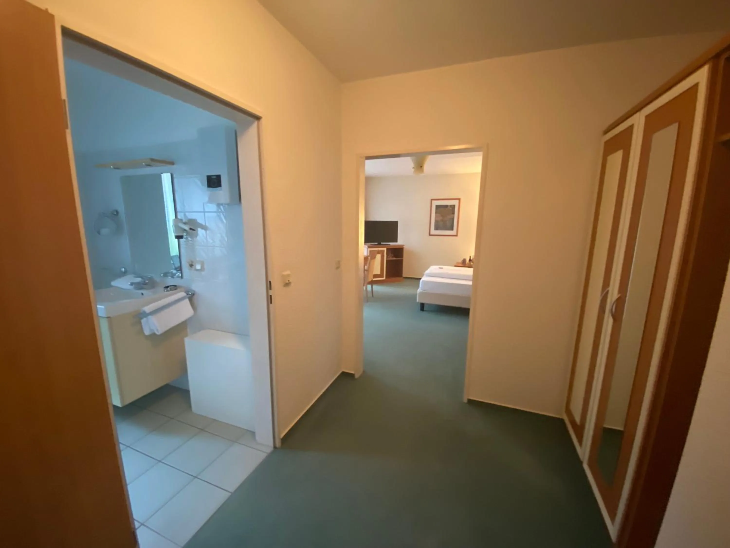 wardrobe in Grothenns Hotel 3-Sterne superior