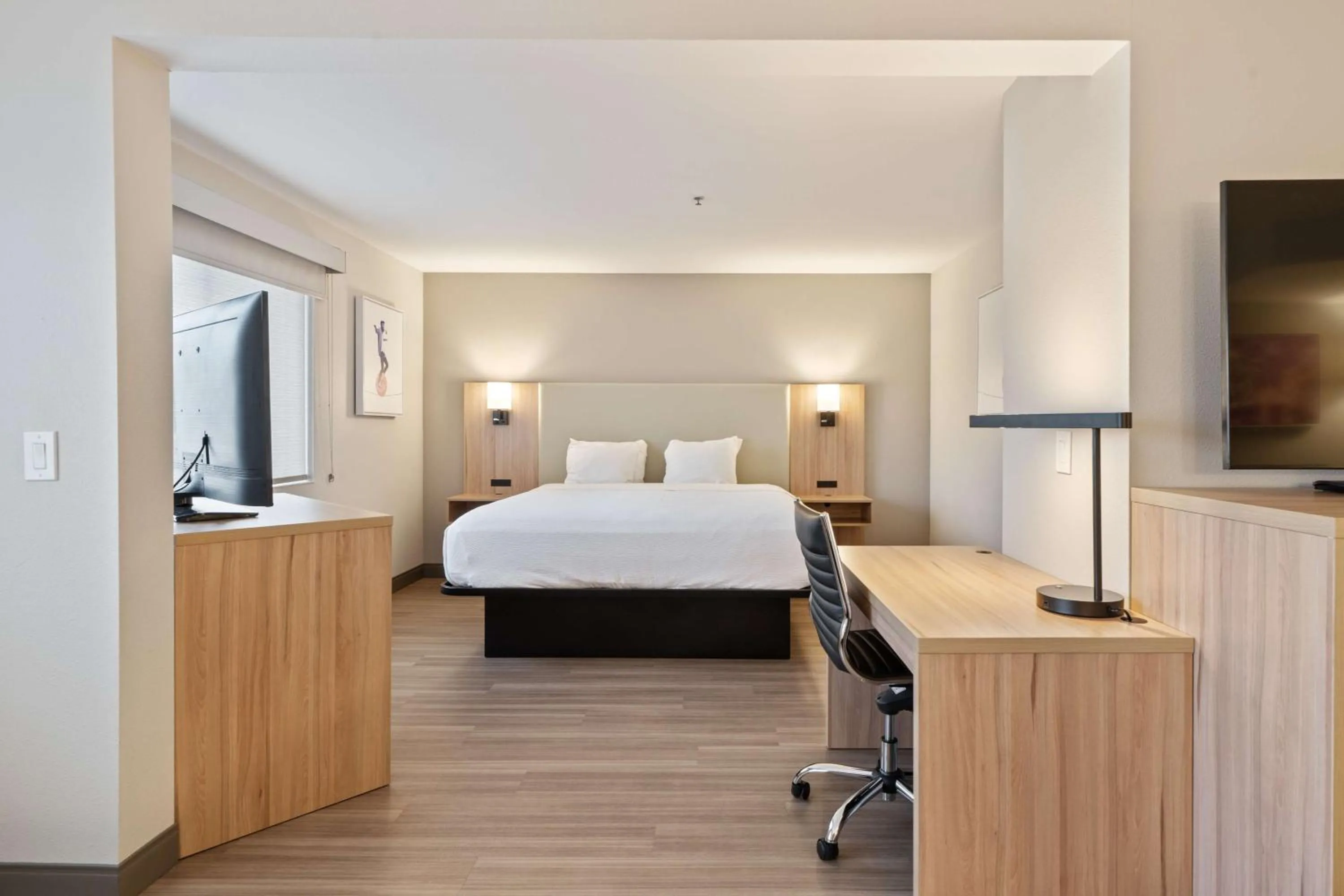 Bedroom, Bed in Best Western Lake Oswego Hotel & Suites